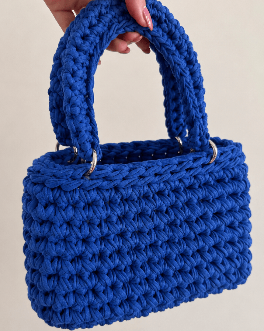Borsa a mano Mia all'uncinetto con anello moschettone in metallo – creazione handmade