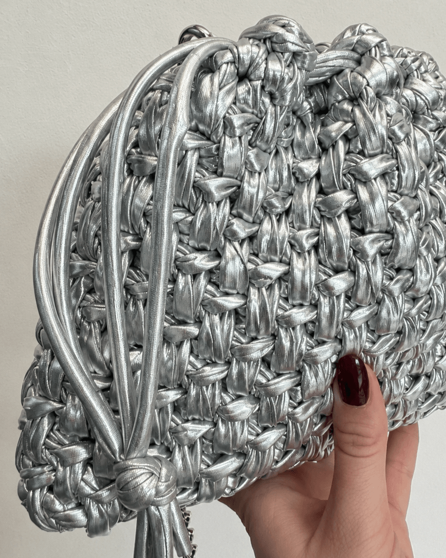 Pouch Bag all'uncinetto in Fettuccia Metal brillante – pochette handmade