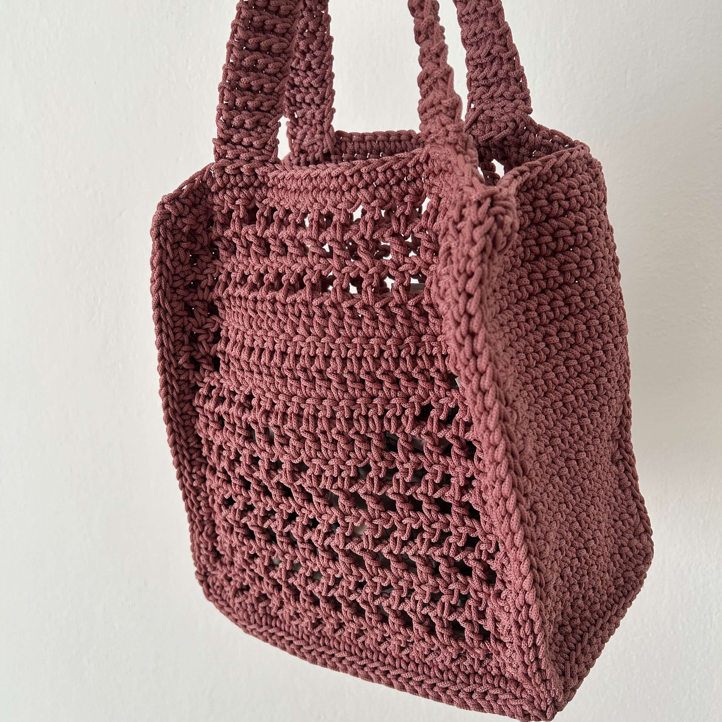 Kit con occorrente per realizzare all'uncinetto la borsa in cordino colorato