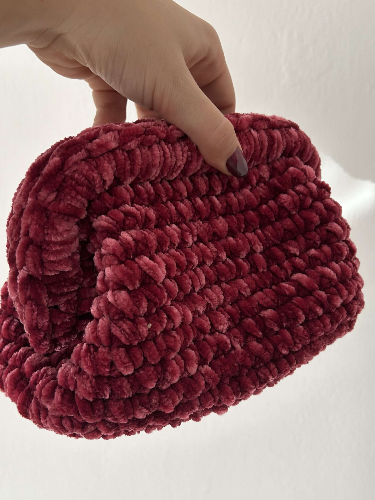Borsa Matilde all'uncinetto finita – clutch bag in ciniglia morbida handmade