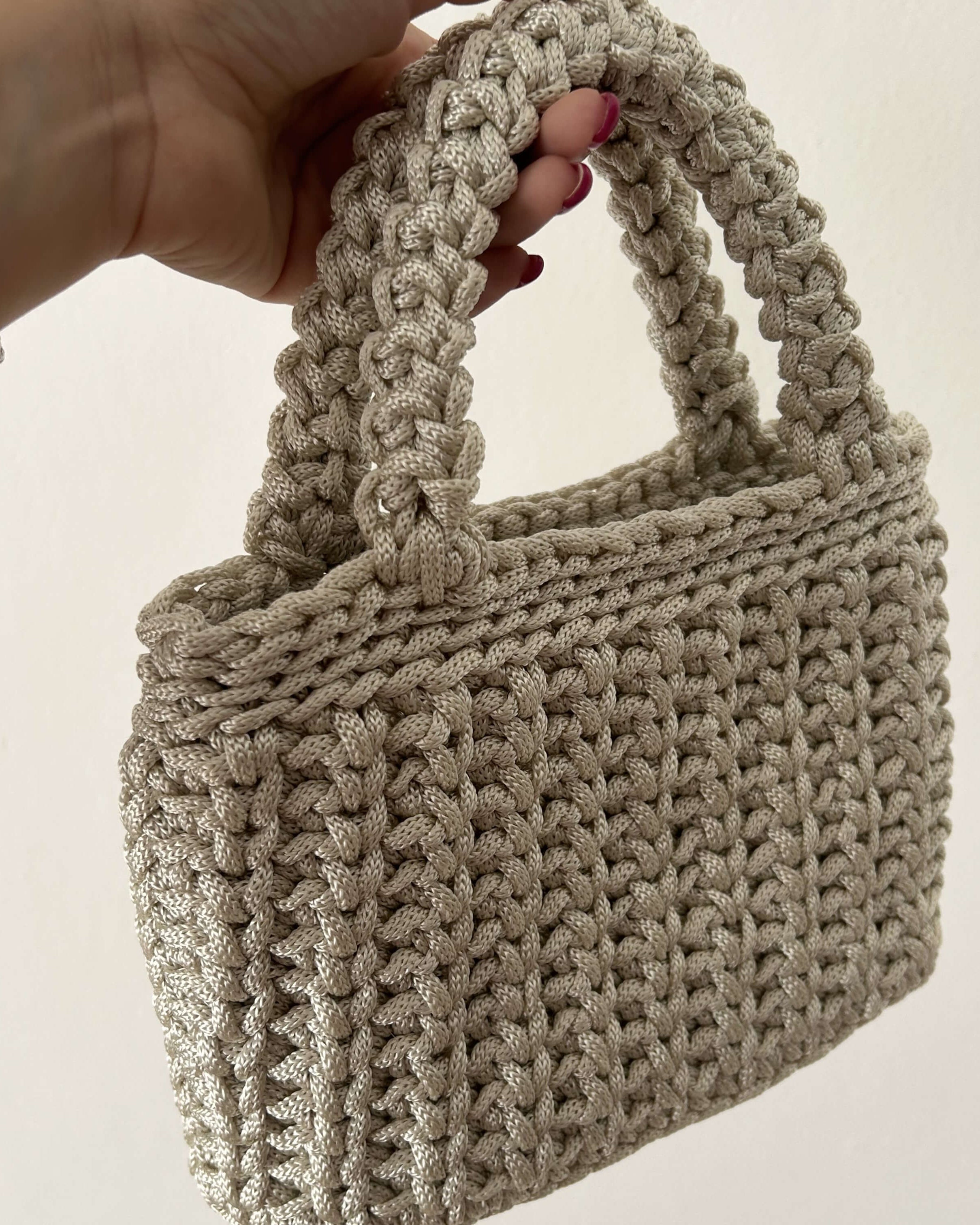 Kit completo per realizzare la borsa a mano all'uncinetto