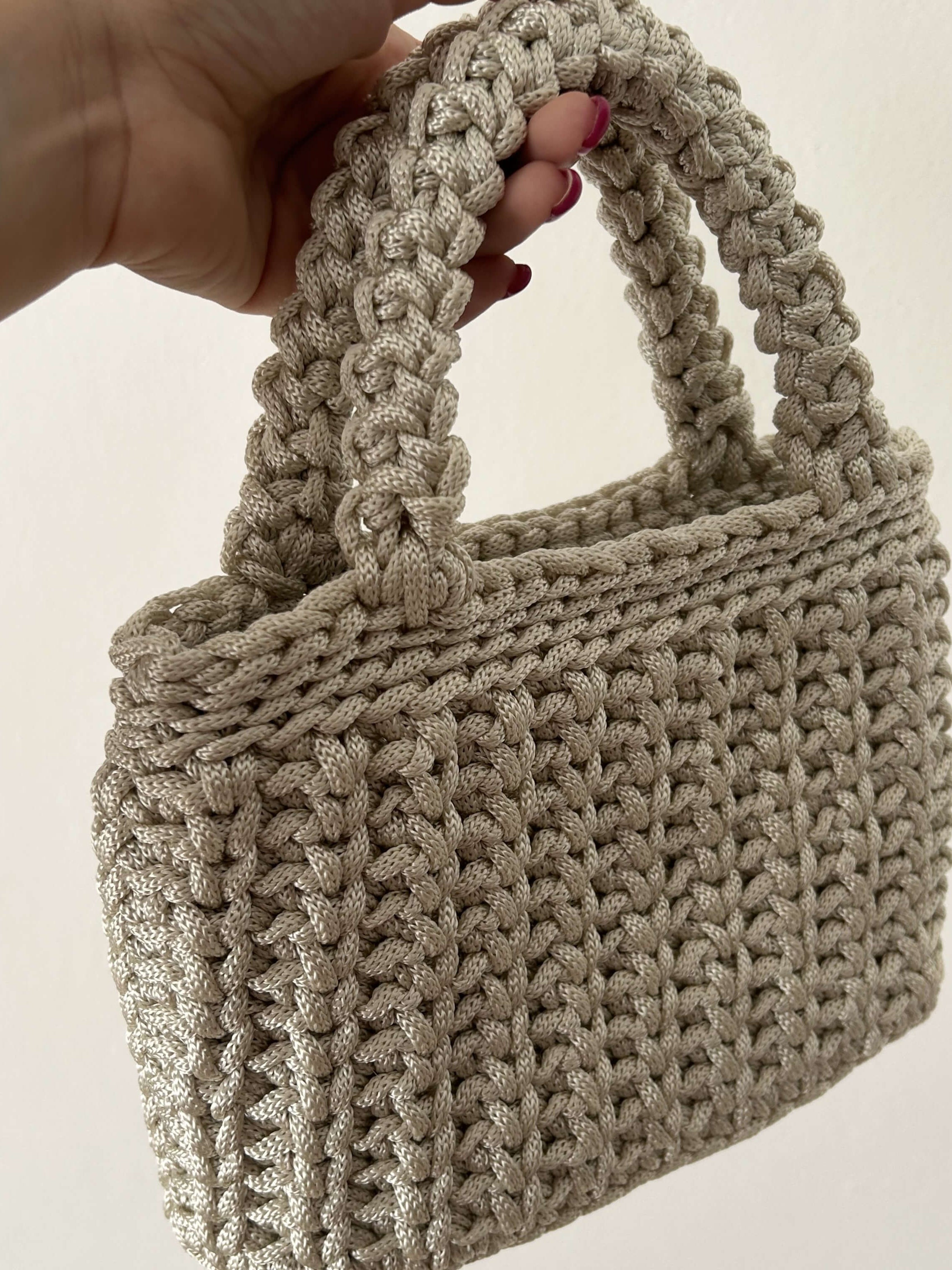 Kit completo per realizzare la borsa a mano all'uncinetto