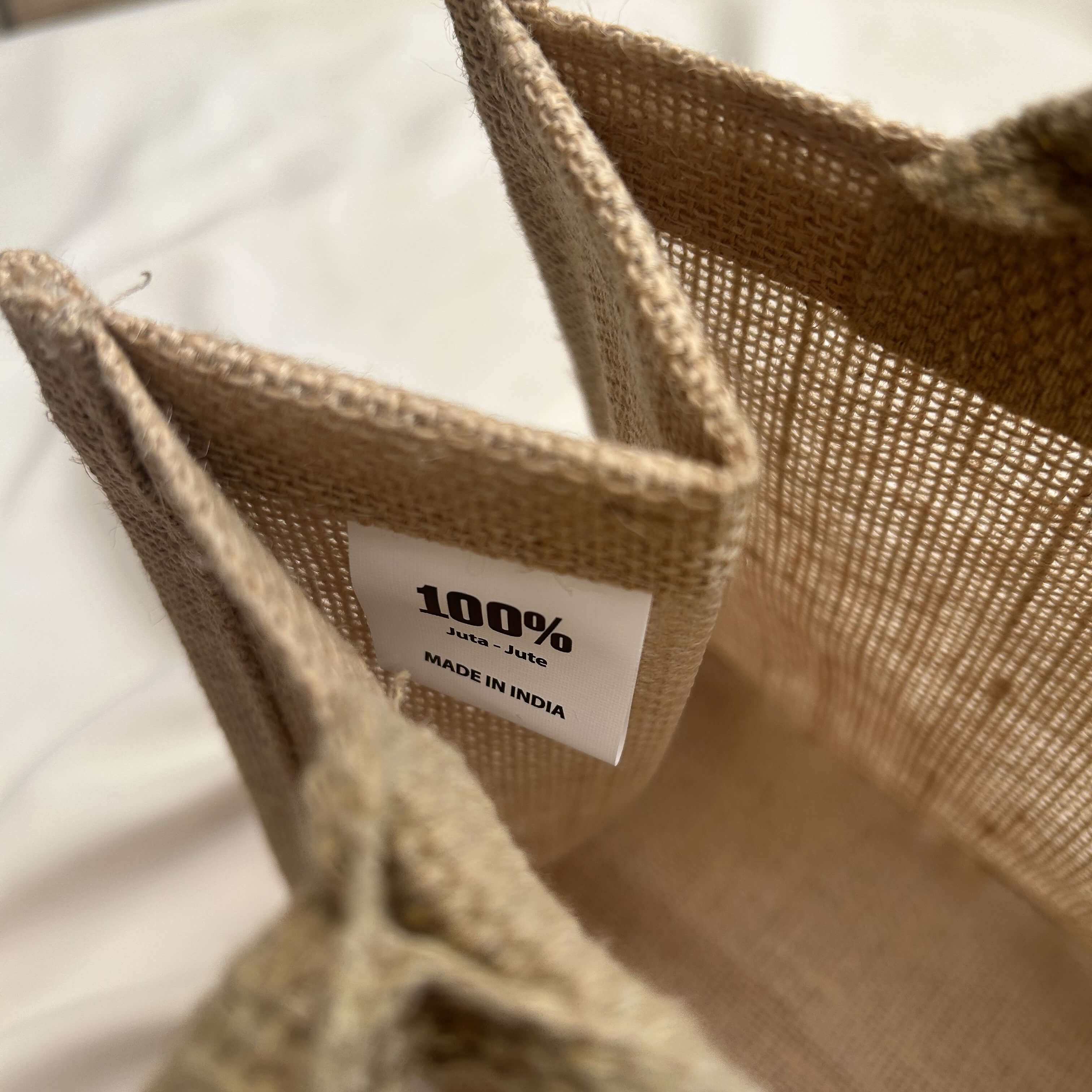 Borsa in juta di medie dimensioni pensata per borse con decorazioni in cotone o estive