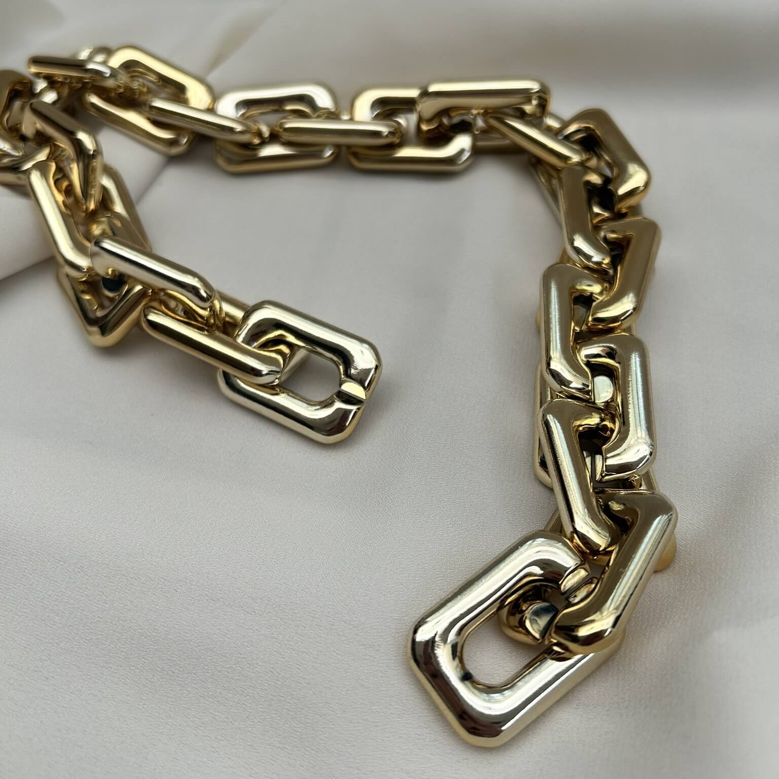 Catena di grandi dimensioni per borse all'uncinetto realizzato con plastica rigida dal colore oro o argento