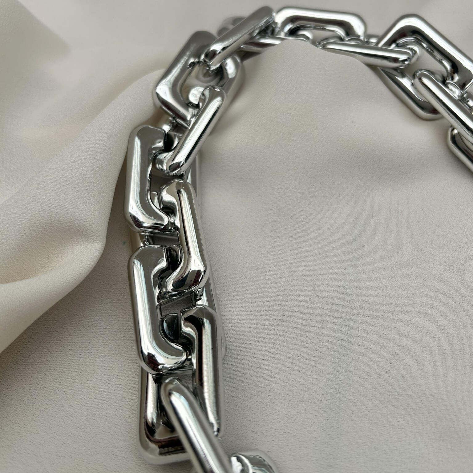 Catena di grandi dimensioni per borse all'uncinetto realizzato con plastica rigida dal colore oro o argento