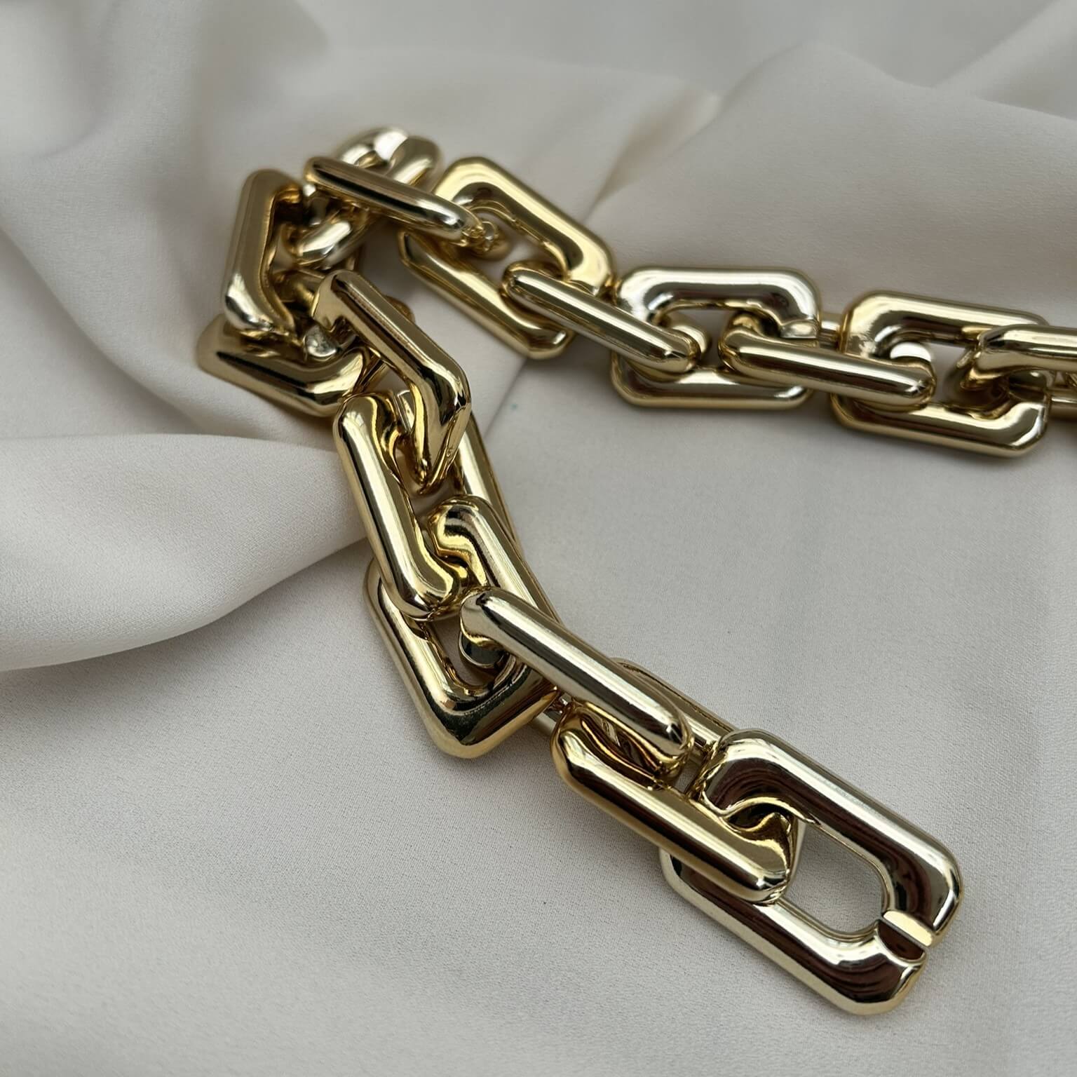 Catena di grandi dimensioni per borse all'uncinetto realizzato con plastica rigida dal colore oro o argento