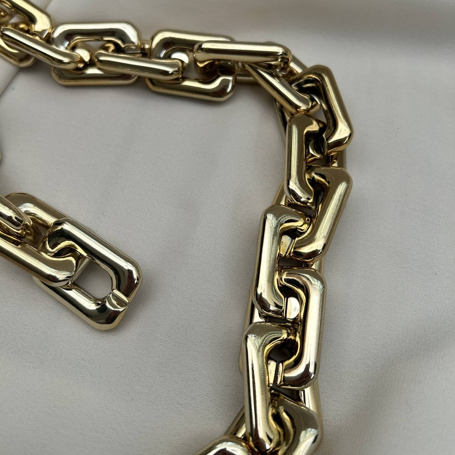 Catena di grandi dimensioni per borse all'uncinetto realizzato con plastica rigida dal colore oro o argento