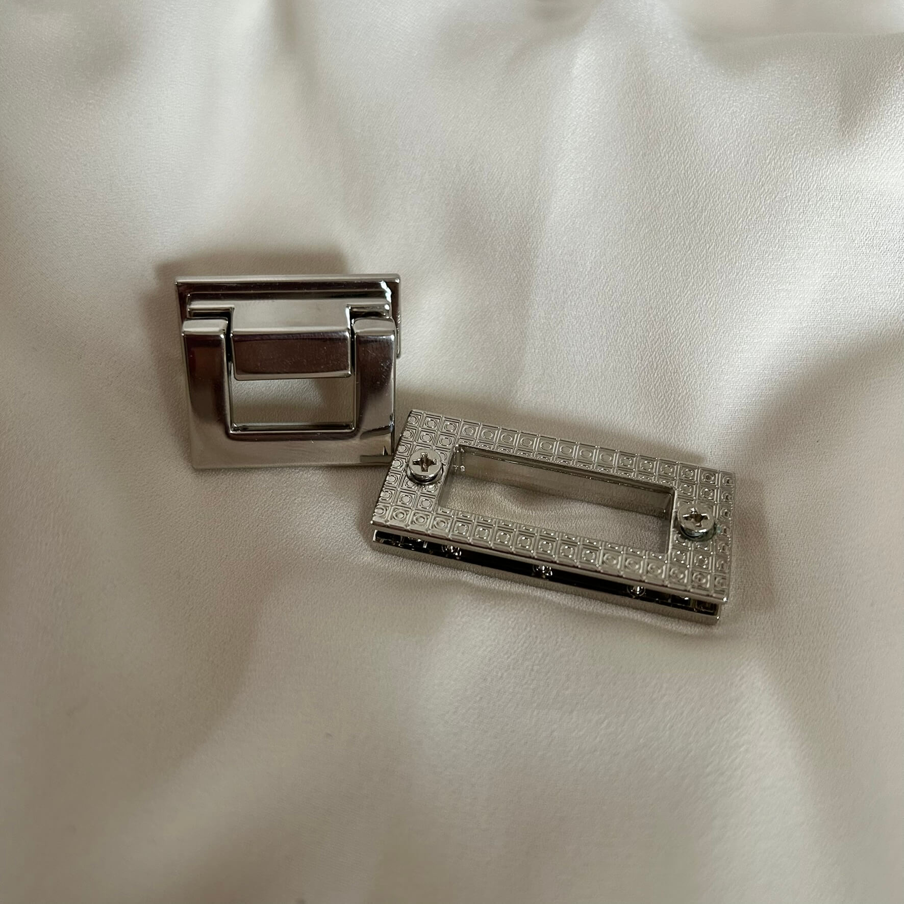 Chiusura a girello in metallo per borse all'uncinetto dalla forma rettangolare