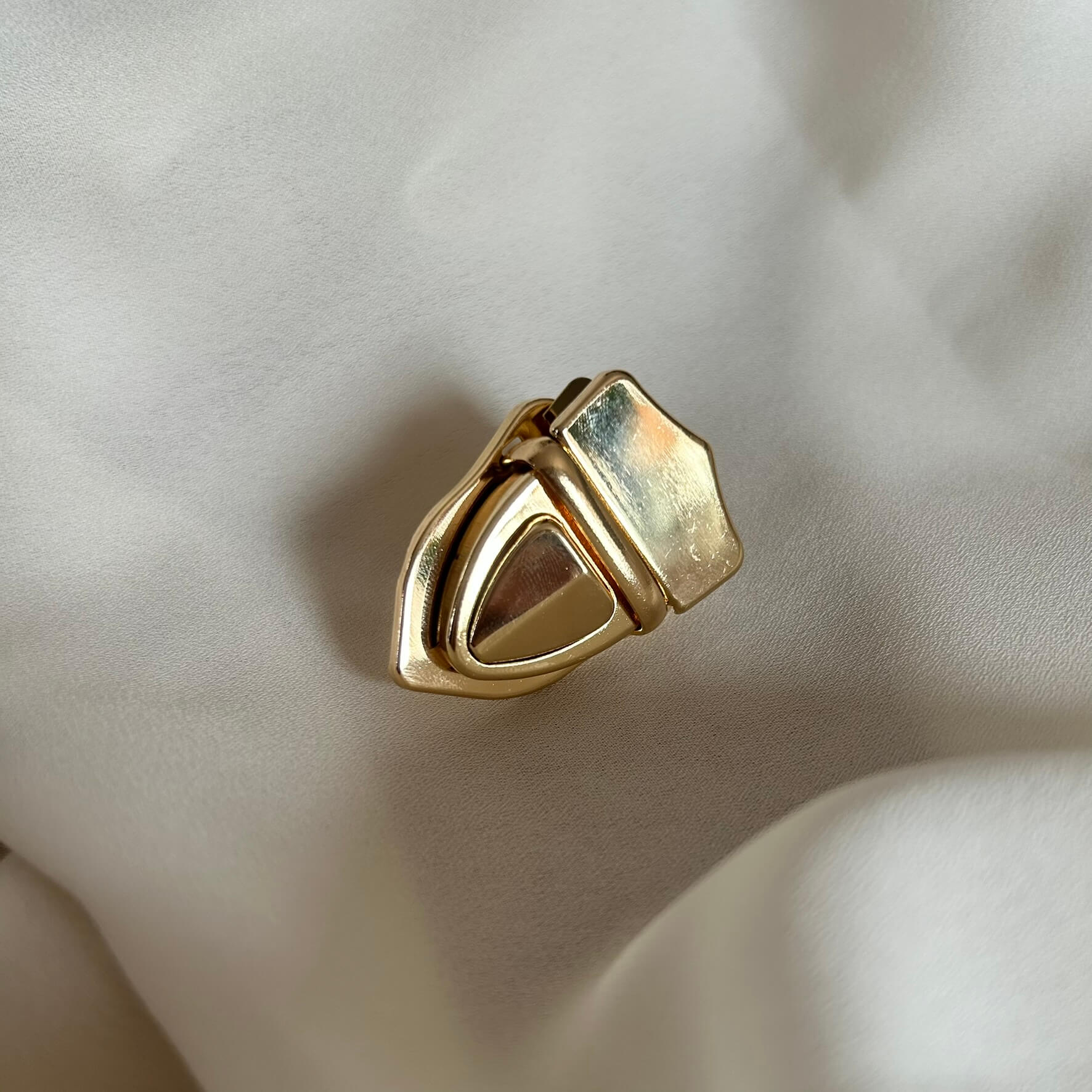 Chiusura a cartella da aggiungere alle borse all'uncinetto