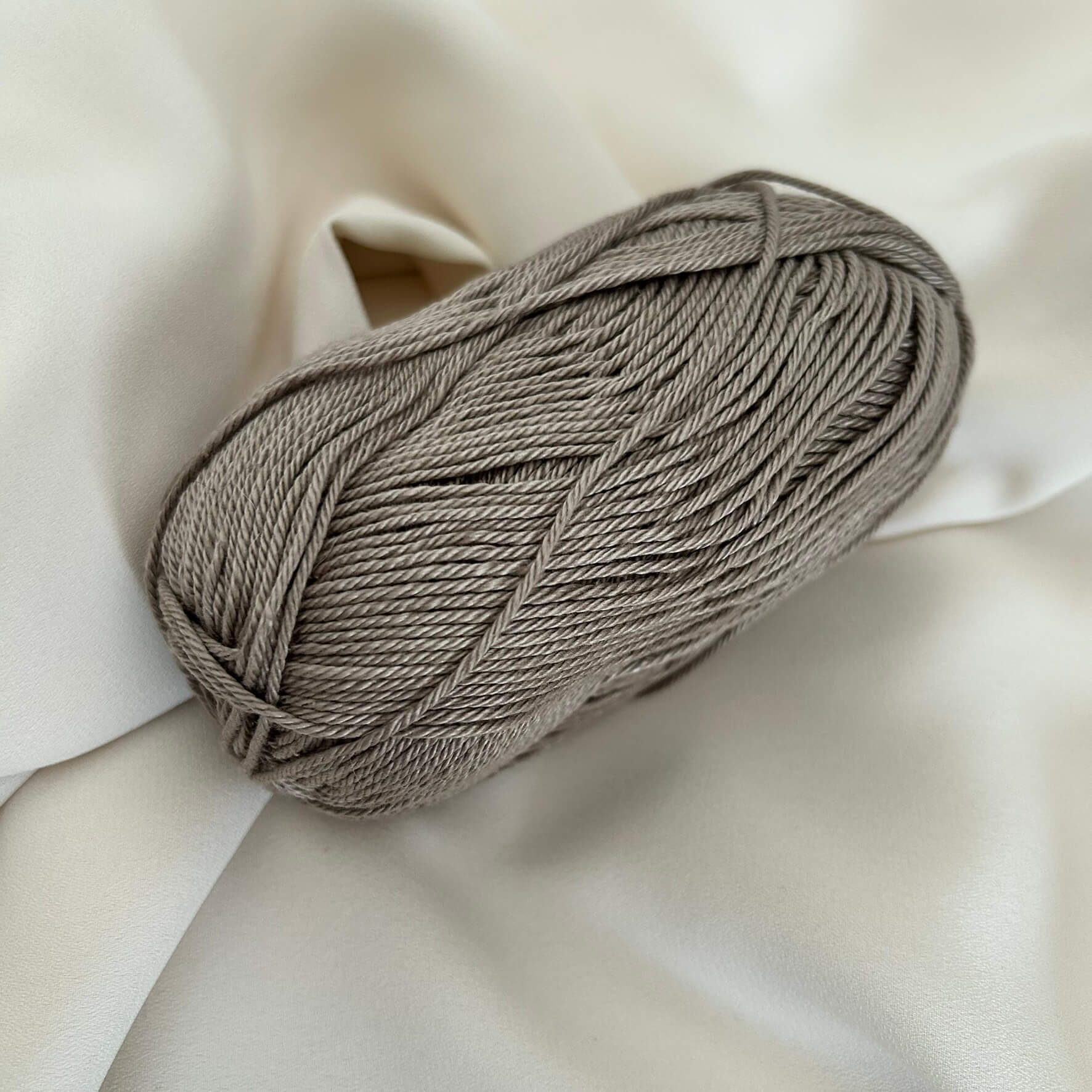 Gomitolo di cotone fango per borse, abiti e accessori all'uncinetto - Filato sottile e morbido dalla forma tubolare