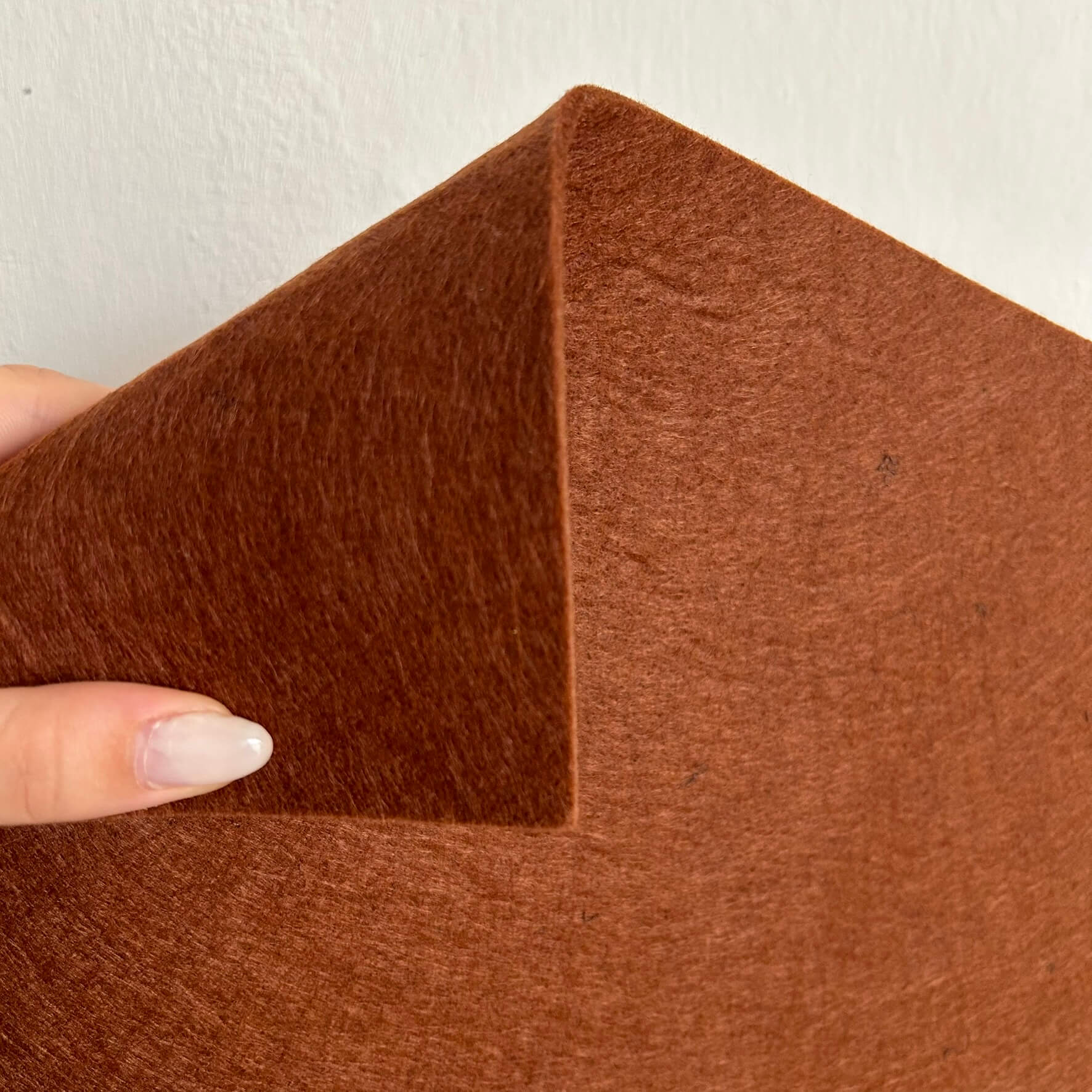 Feltro cioccolato per irrigidire le nostre borse all'uncinetto