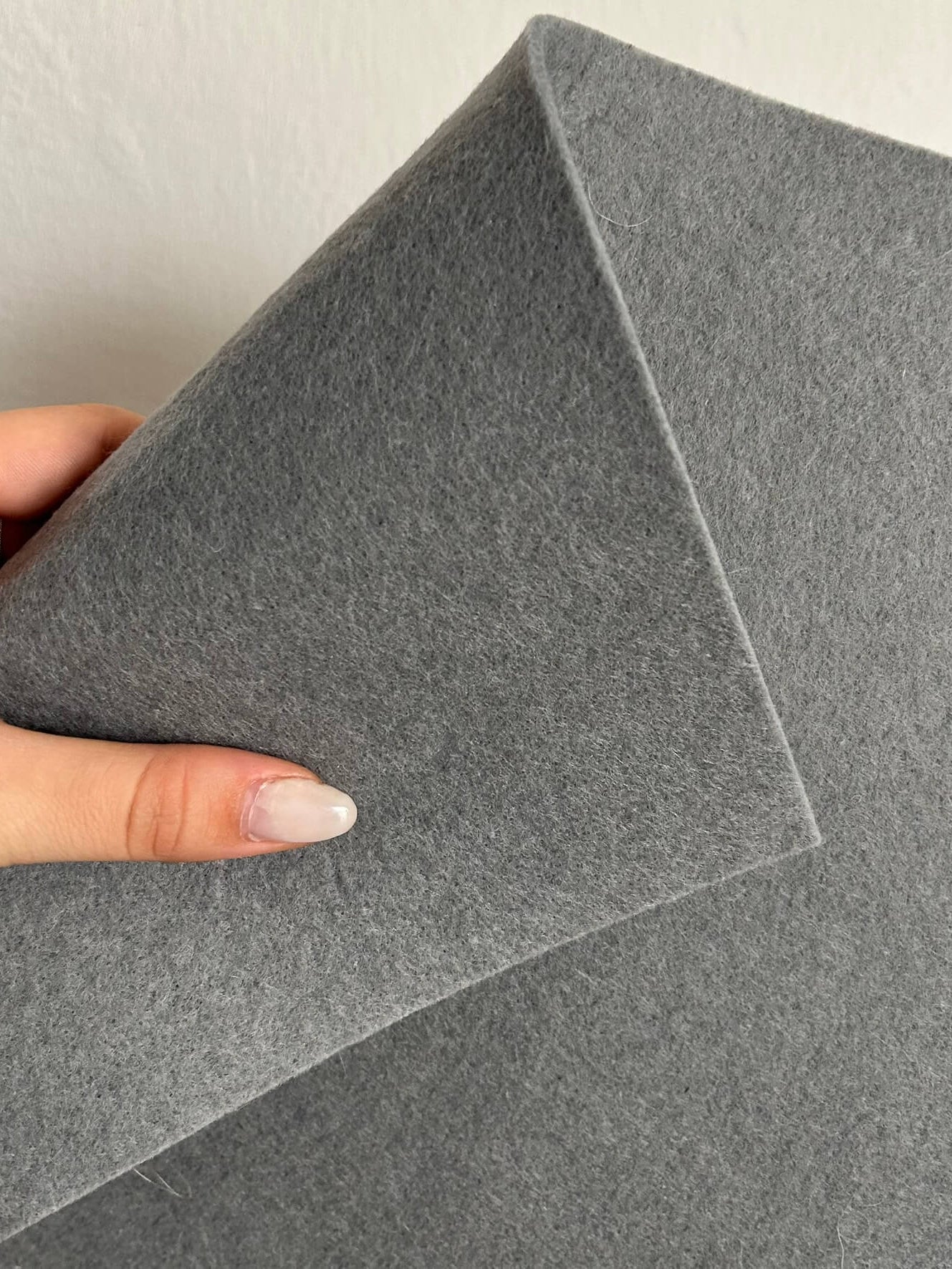 Feltro grigio per irrigidire le nostre borse all'uncinetto
