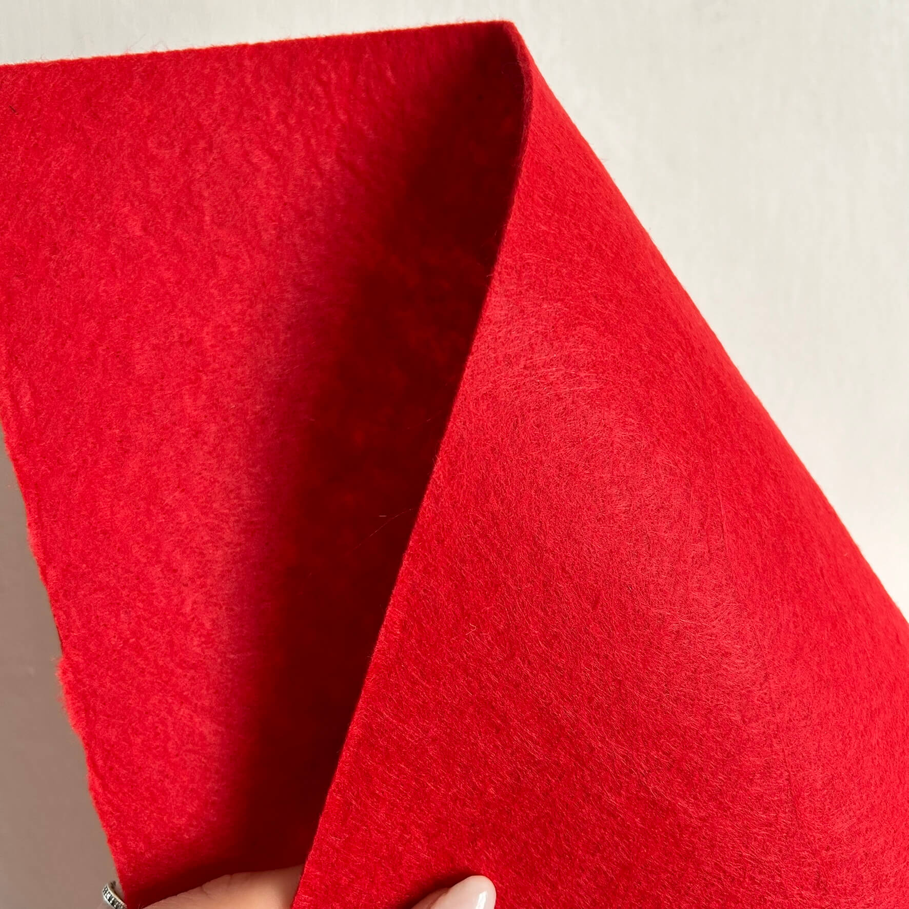 Feltro rosso per irrigidire le nostre borse all'uncinetto