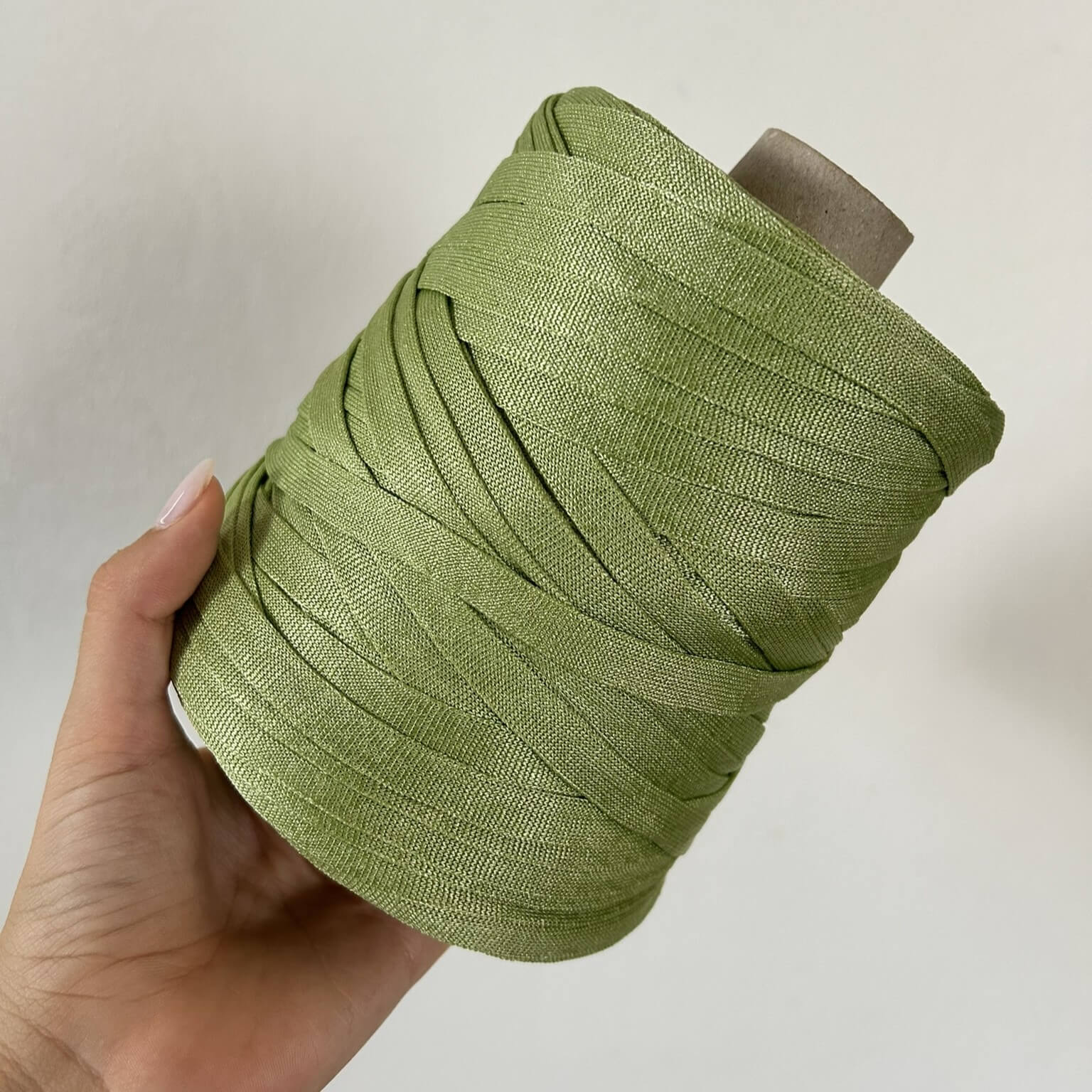 Fettuccia in cordino verde pistacchio dalla forma a tubolare per borse all'uncinetto - filato made in italy