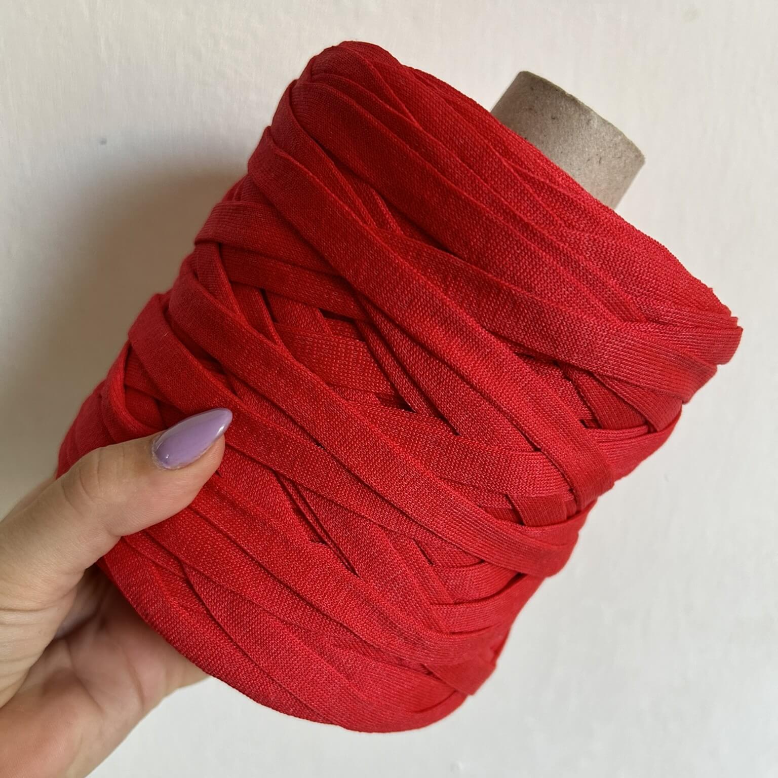 Fettuccia in cordino rosso dalla forma a tubolare per borse all'uncinetto - filato made in italy