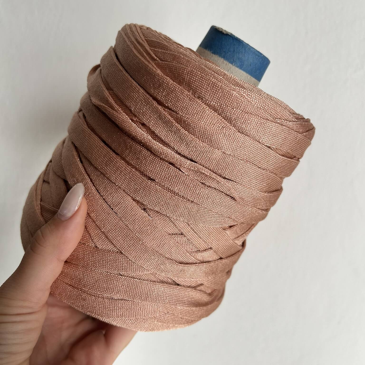 Fettuccia in cordino salmone dalla forma a tubolare per borse all'uncinetto - filato made in italy