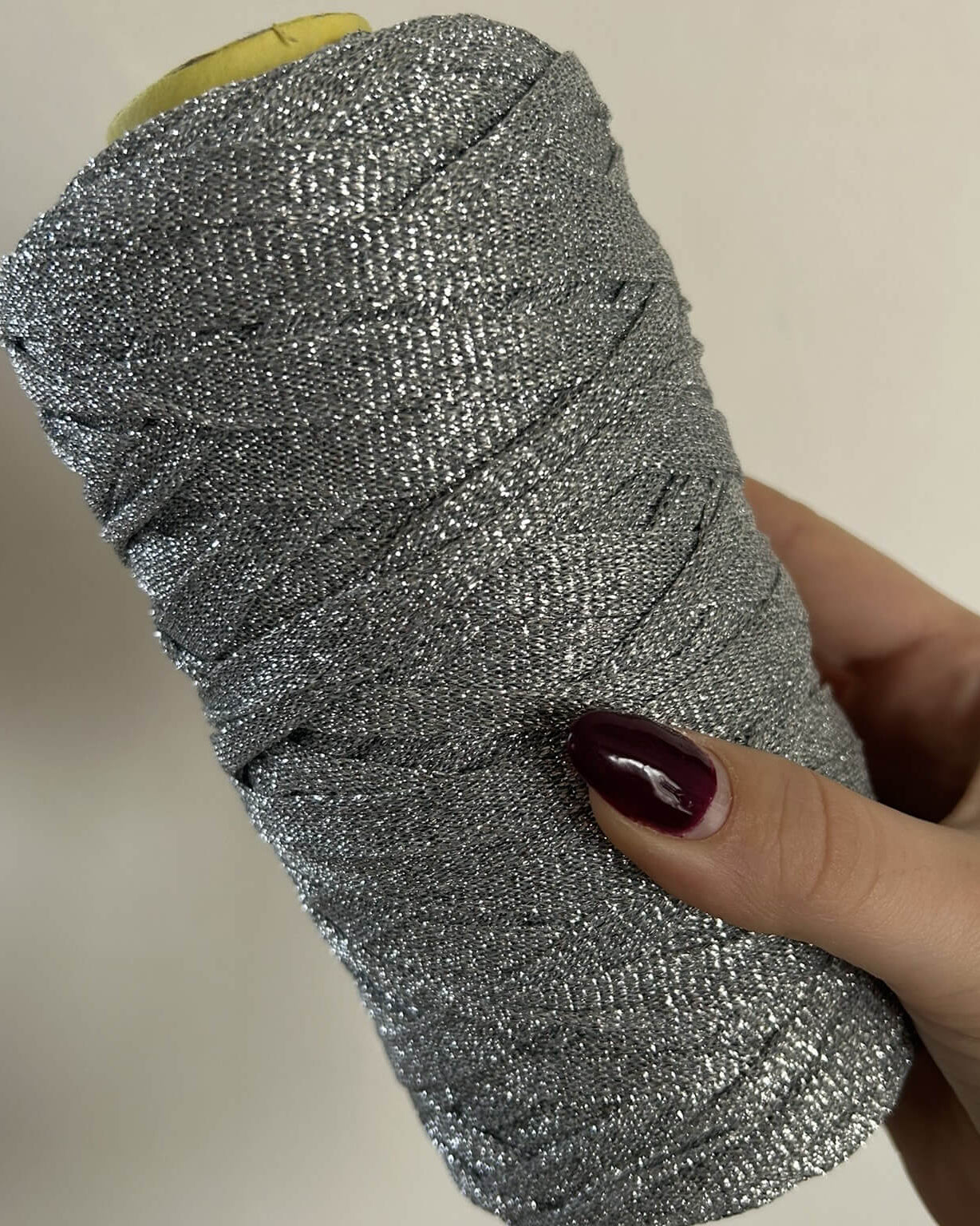 Fettuccia lurex in tulle brillante dal colore argento per borse all’uncinetto -filato tubolare Made in Italy