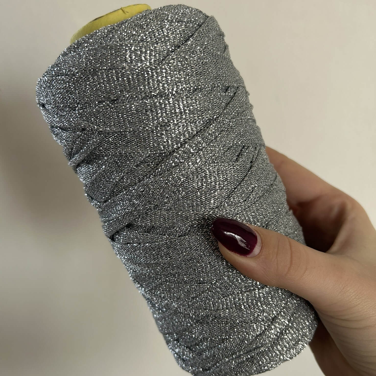 Fettuccia lurex in tulle brillante dal colore argento per borse all’uncinetto -filato tubolare Made in Italy