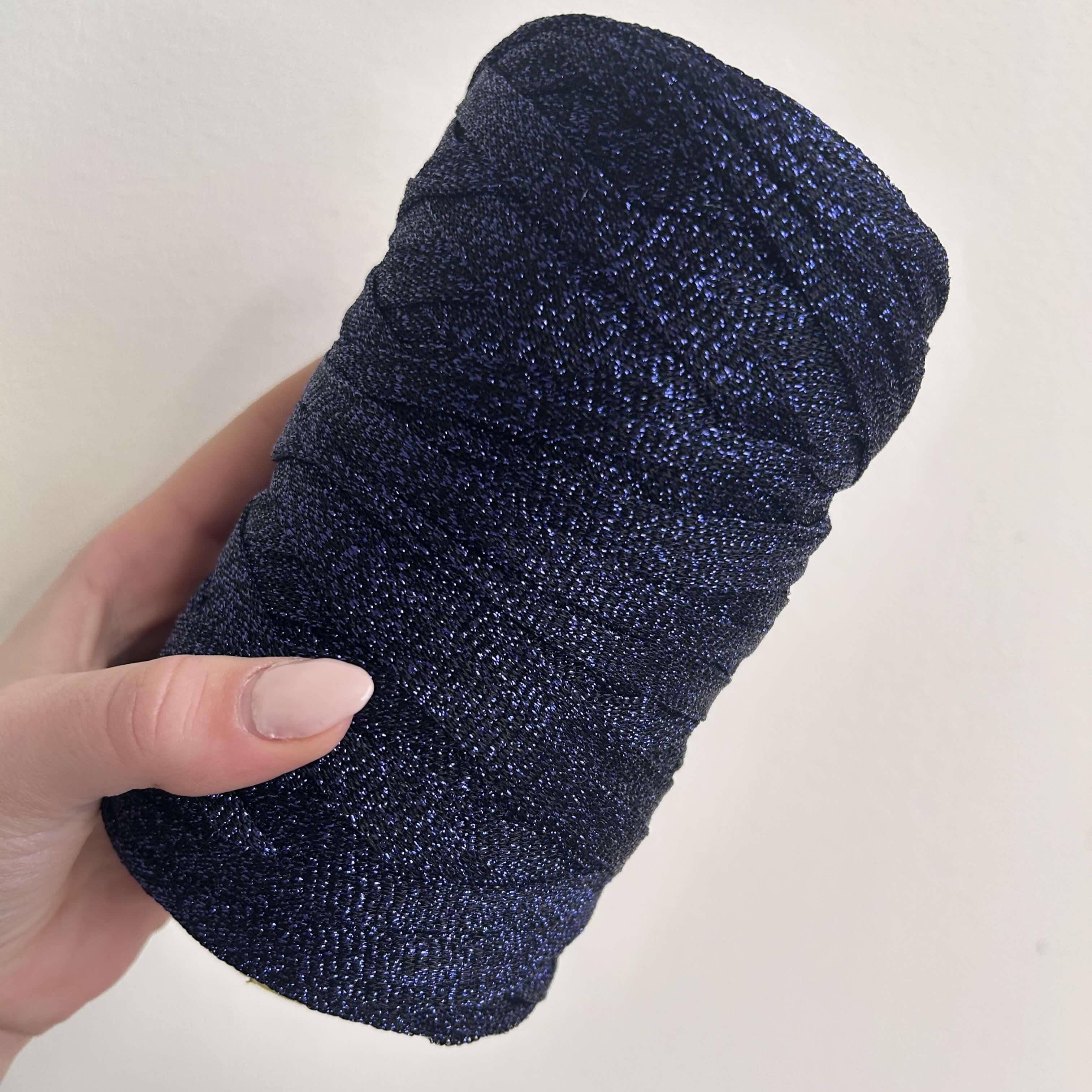 Fettuccia lurex in tulle brillante dal colore blu notte per borse all’uncinetto -filato tubolare Made in Italy