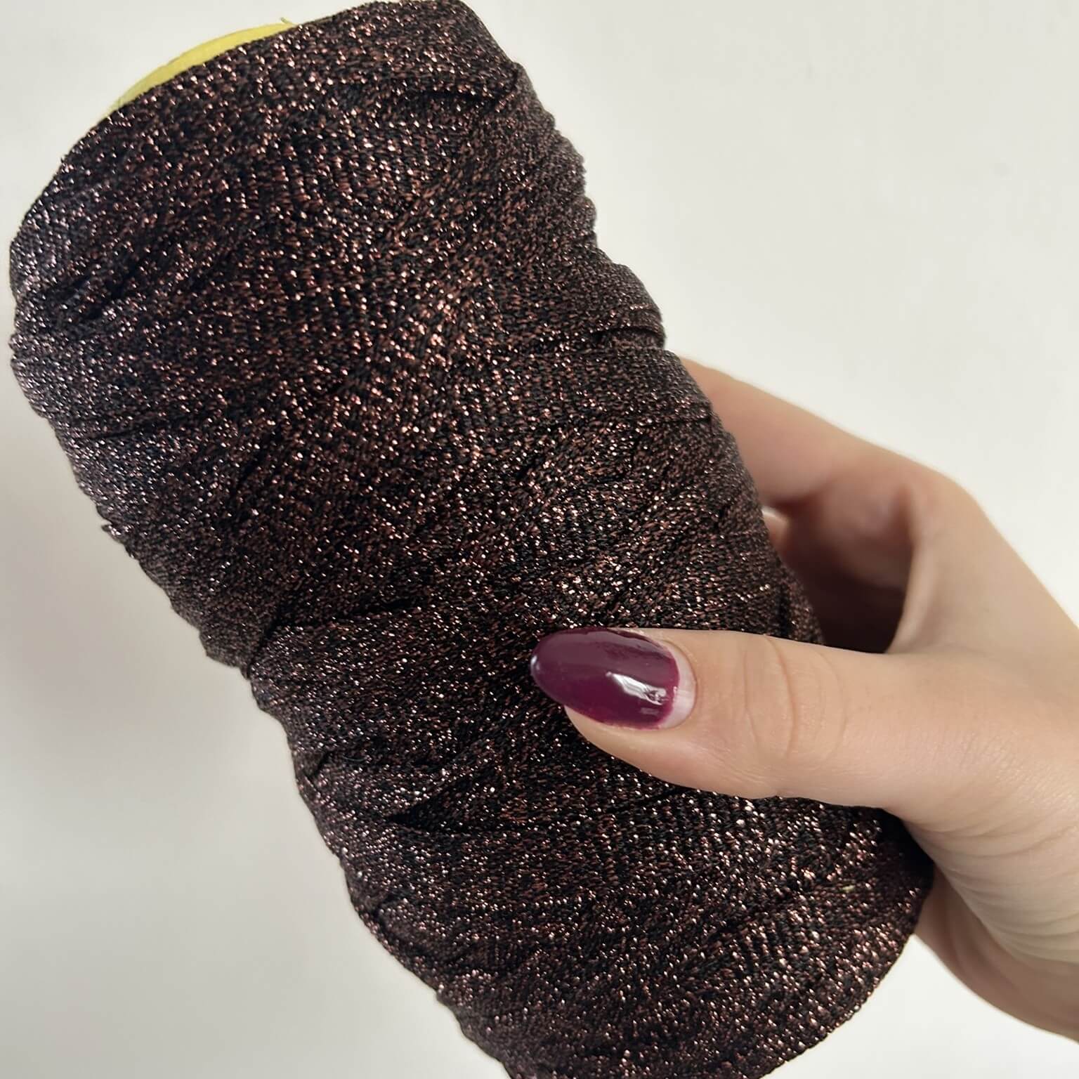 Fettuccia lurex in tulle brillante dal colore cioccolato per borse all’uncinetto -filato tubolare Made in Italy