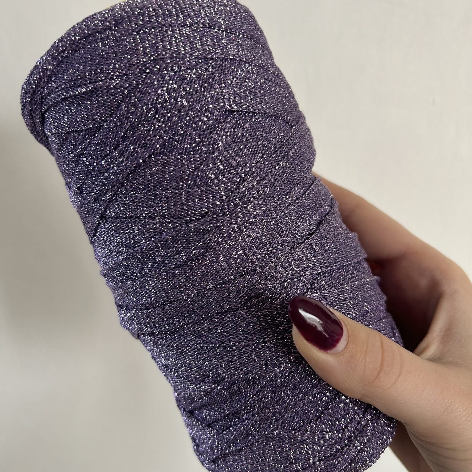 Fettuccia lurex in tulle brillante dal colore lilla per borse all’uncinetto -filato tubolare Made in Italy
