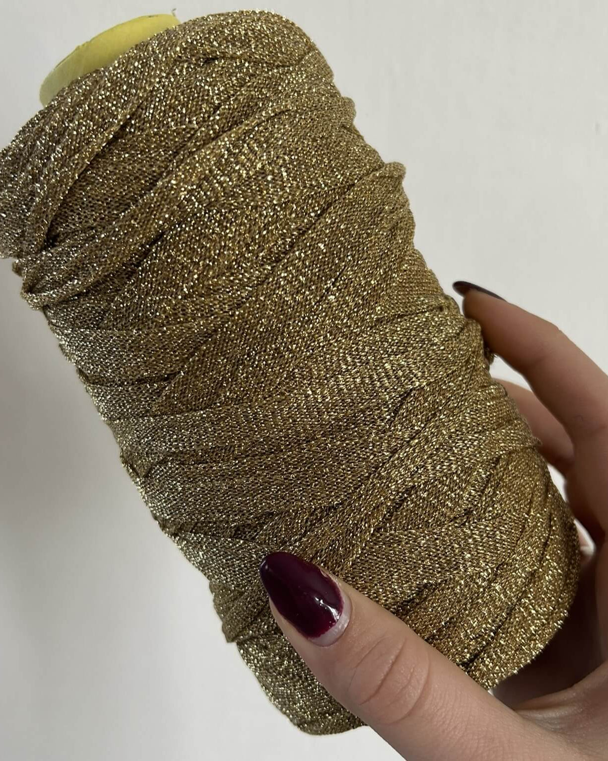 Fettuccia lurex in tulle brillante dal colore oro per borse all'uncinetto – filato tubolare Made in Italy