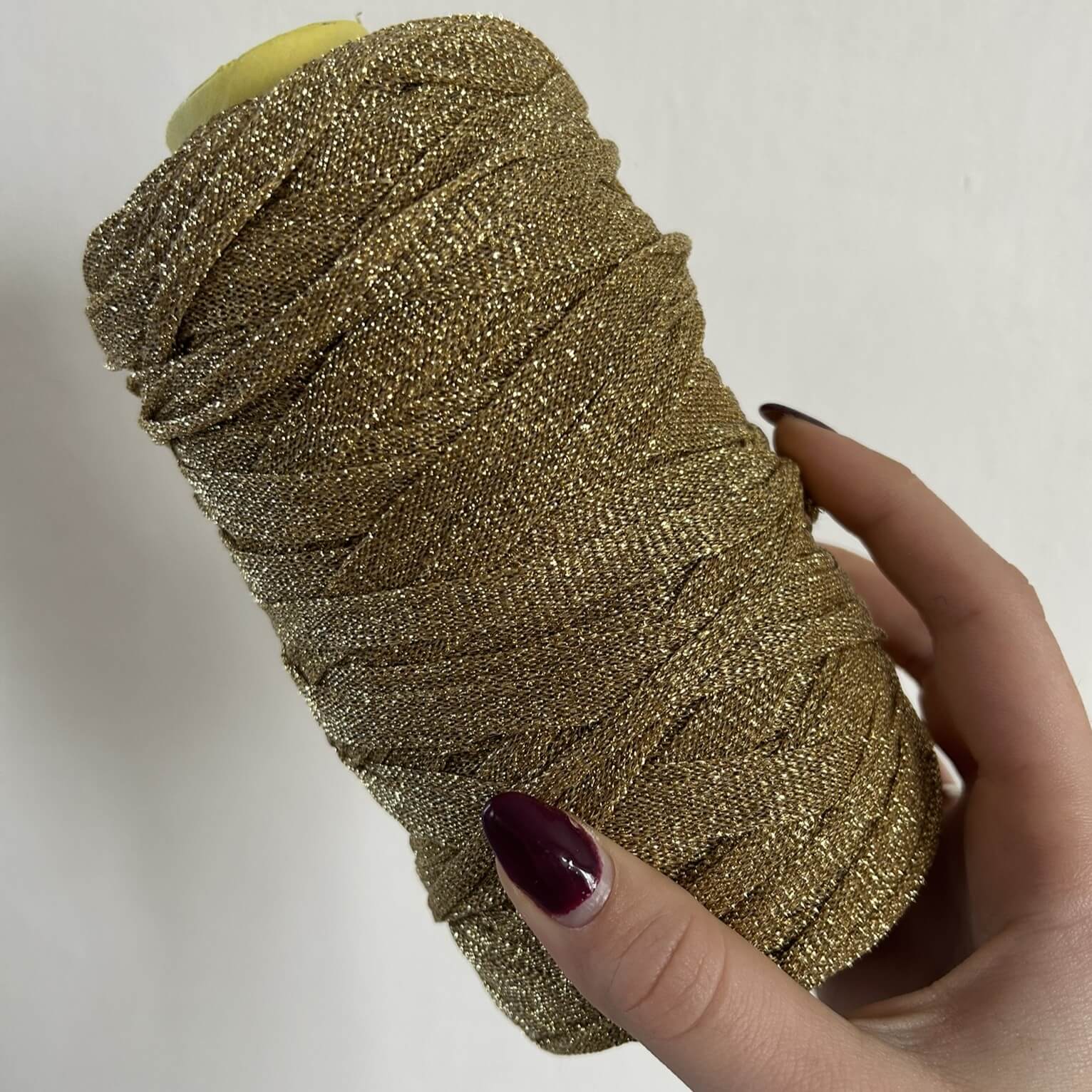 Fettuccia lurex in tulle brillante dal colore oro per borse all’uncinetto -filato tubolare Made in Italy