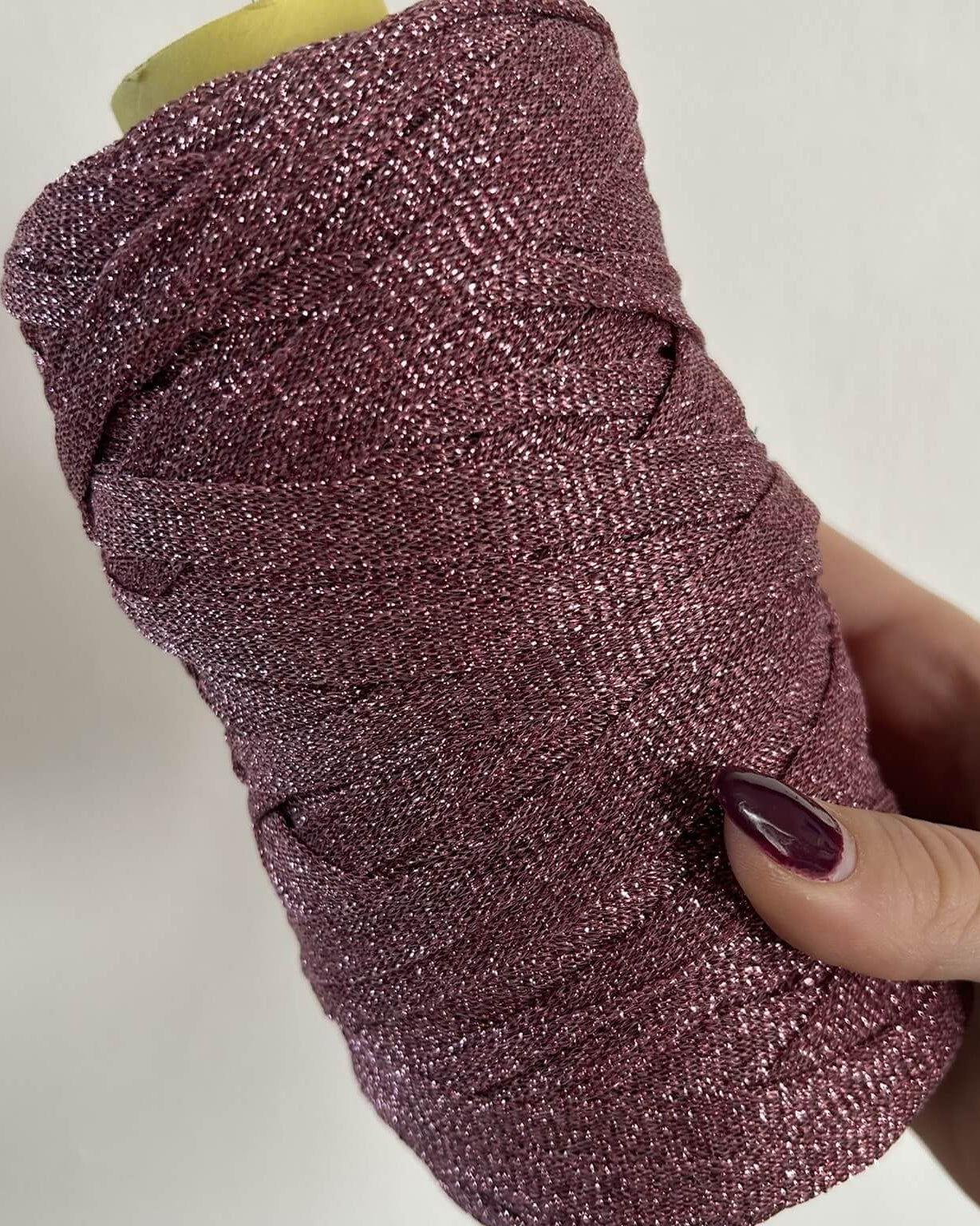 Fettuccia lurex in tulle brillante dal colore rosa per borse all'uncinetto – filato tubolare Made in Italy