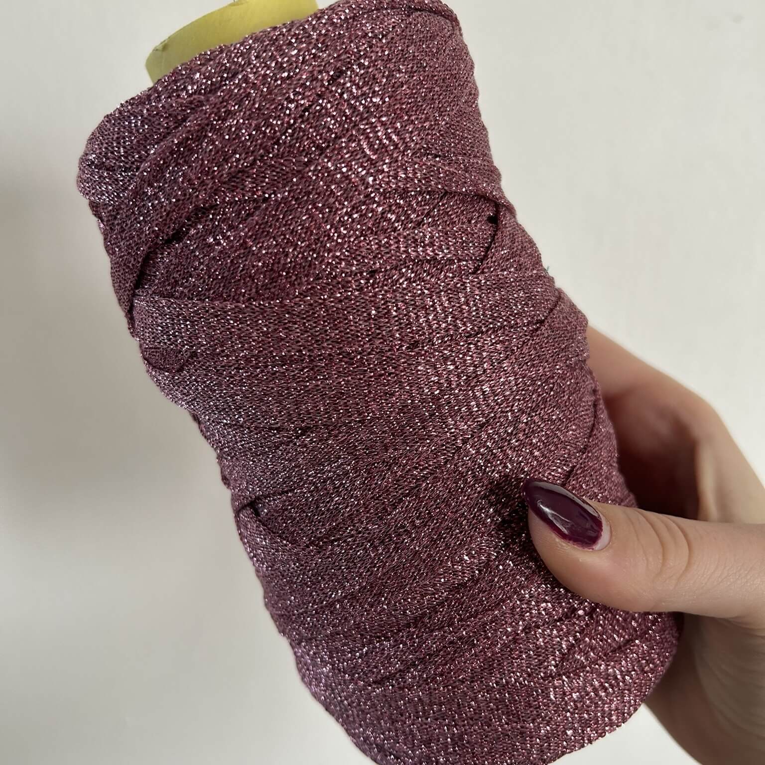 Fettuccia lurex in tulle brillante dal colore rosa per borse all’uncinetto -filato tubolare Made in Italy