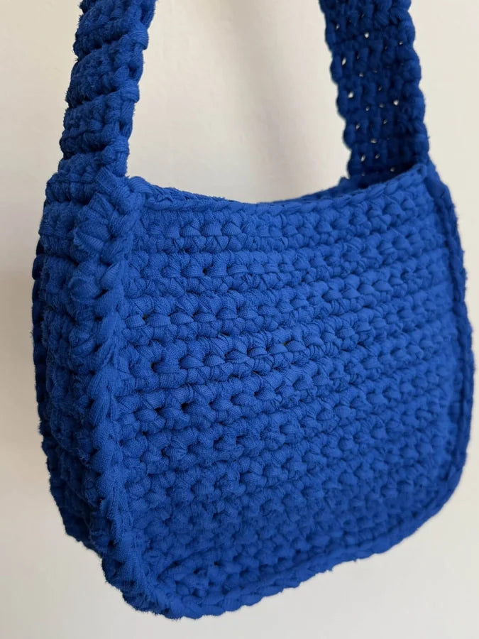 Borsa Vivienne all'uncinetto finita – borsa invernale con fettuccia velluto fatta a mano