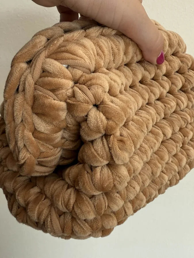 Tutorial borsa Ada inverno all'uncinetto con fettuccia pizza velluto – clutch bag invernale