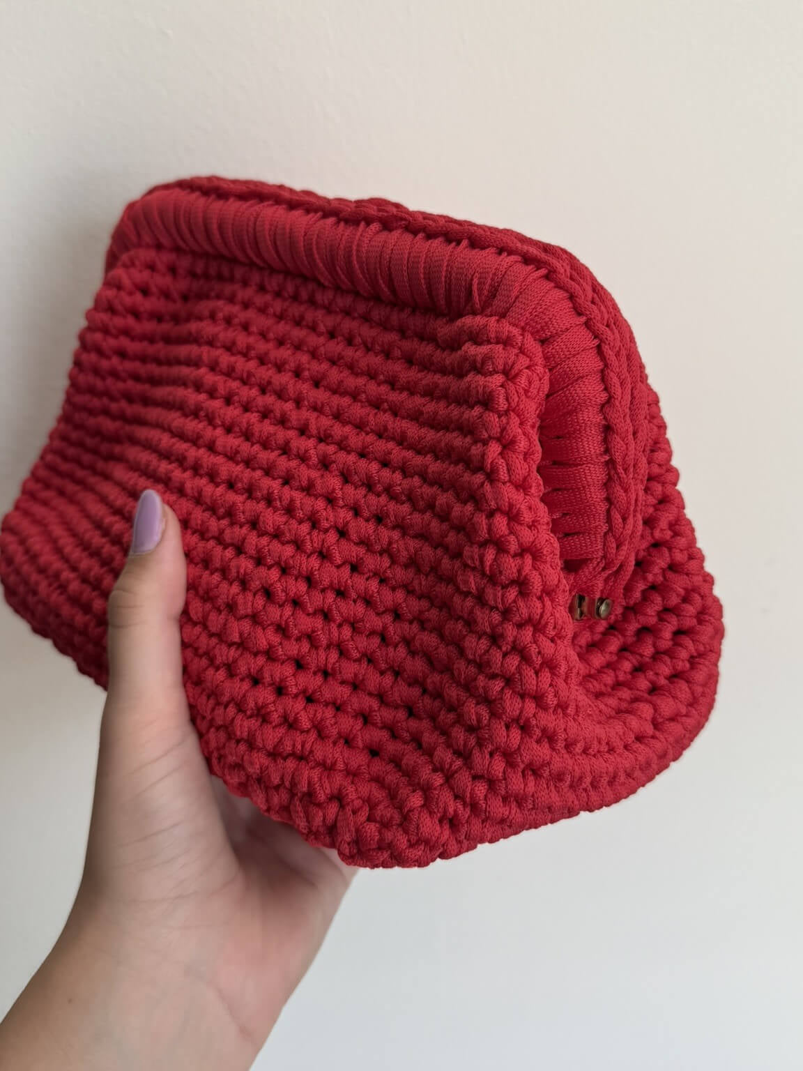 Tutorial borsa Loretta pochette all'uncinetto con pandorino – video tutorial completo