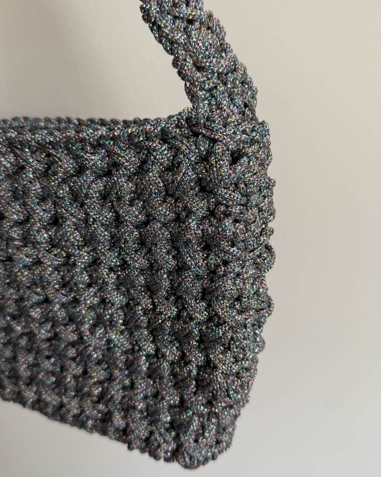 Borsa Lucia all'uncinetto finita – borsa a spalla fatta a mano con cordino lurex