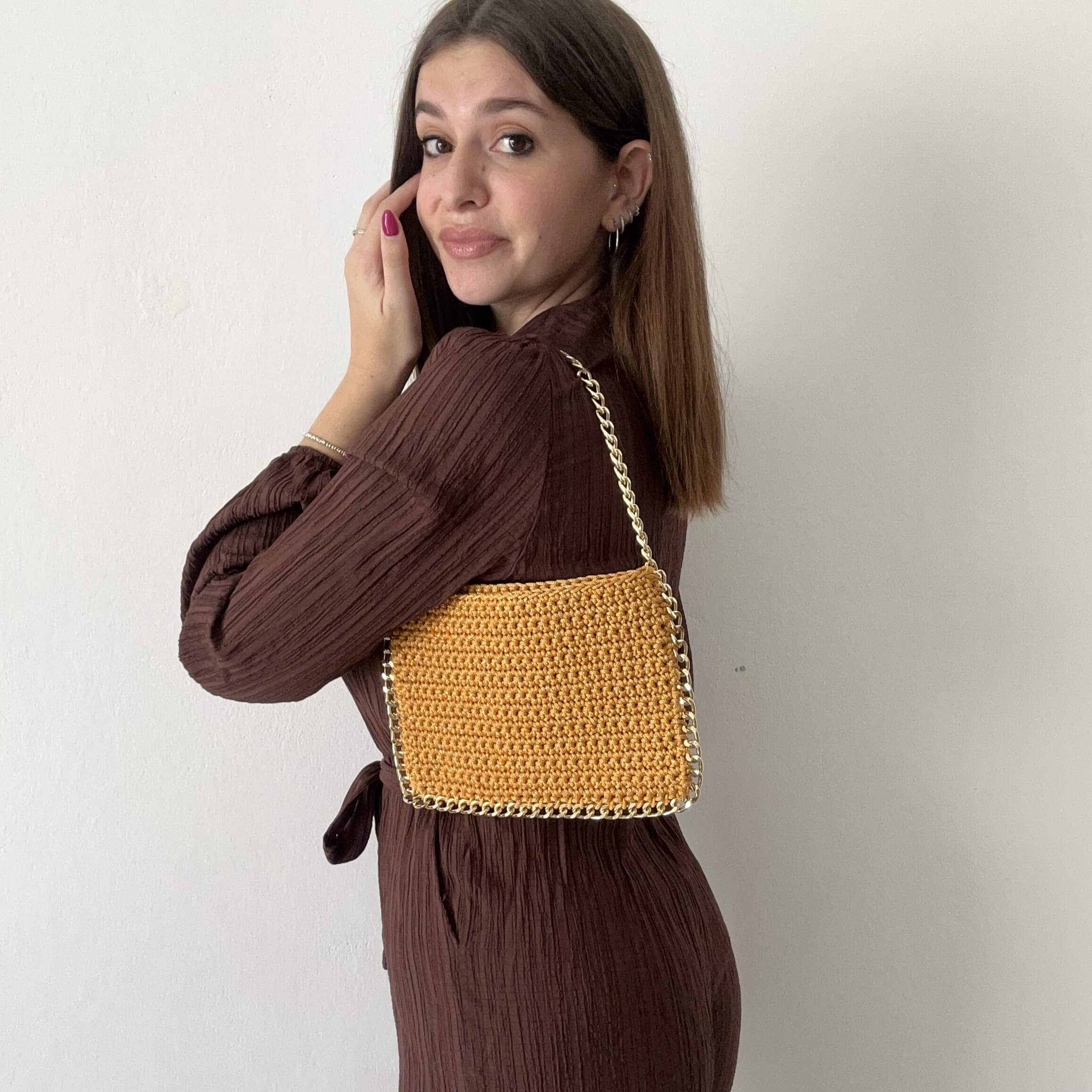 Kit con l'occorrente per realizzare la pochette stella con cordino lurex