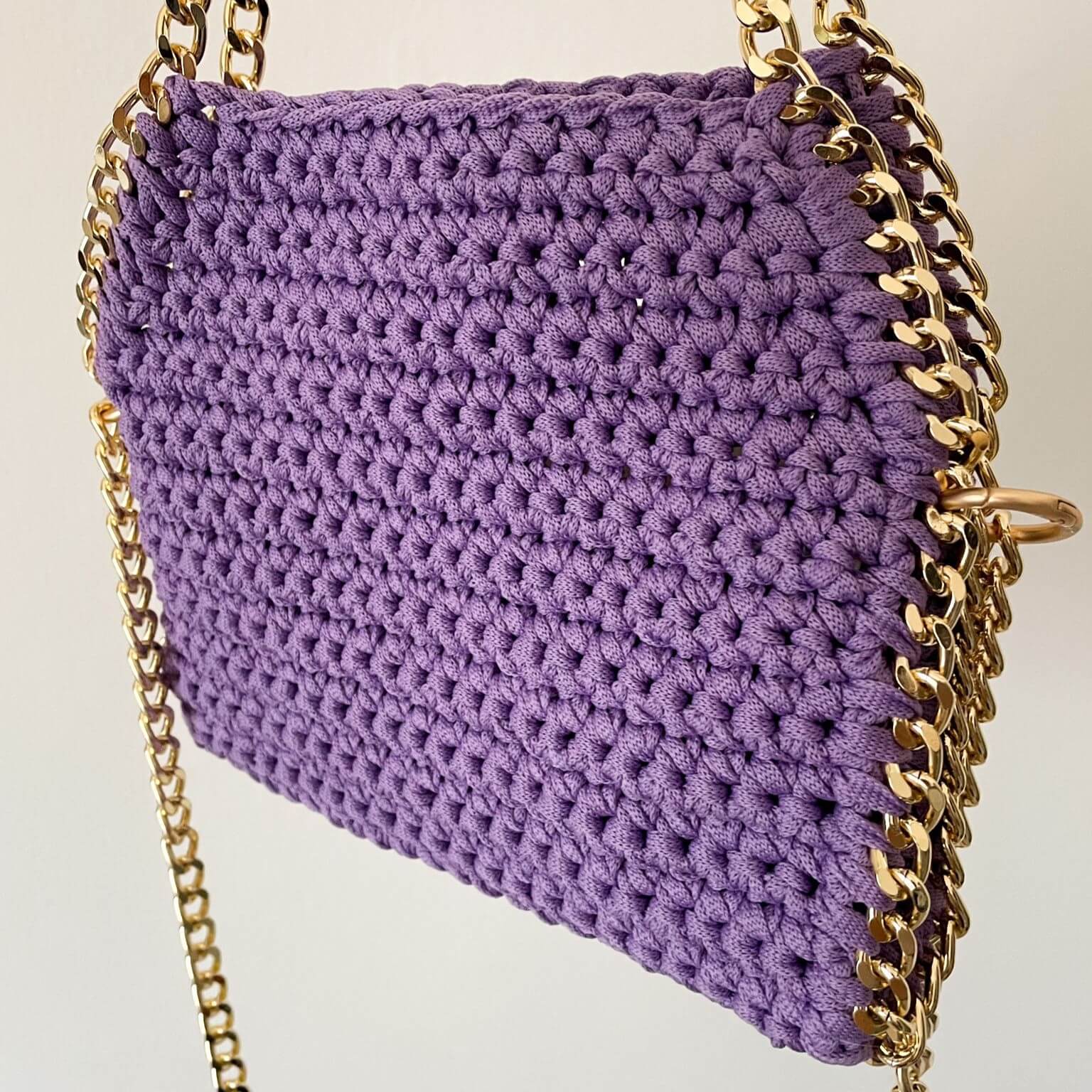 Kit con tutto l'occorrente per realizzare la borsa Stella all'uncinetto, con materiale made in Italy