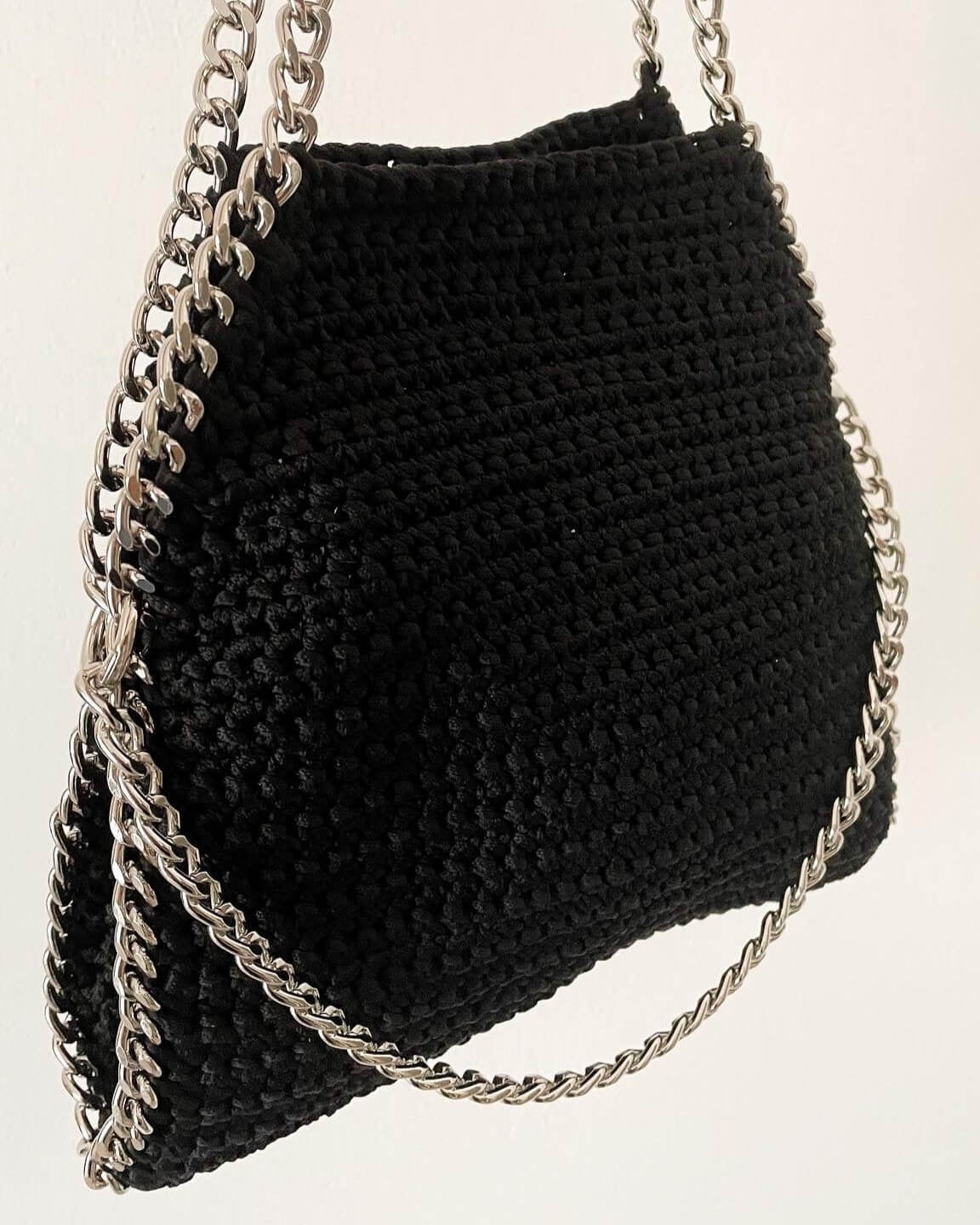 Borsa Stella Midi e Big all'uncinetto finita – borsa a spalla con catena