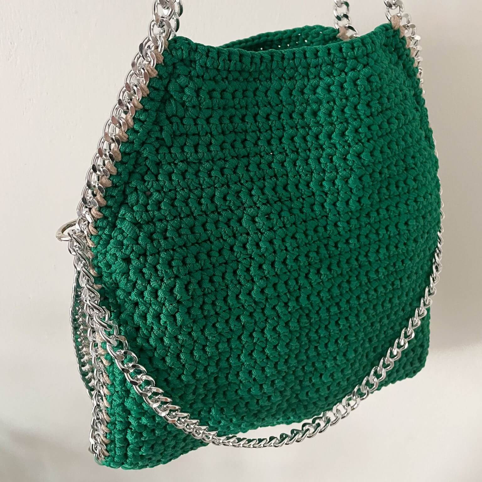 Kit con tutto l'occorrente per realizzare la borsa Stella all'uncinetto, con materiale made in Italy