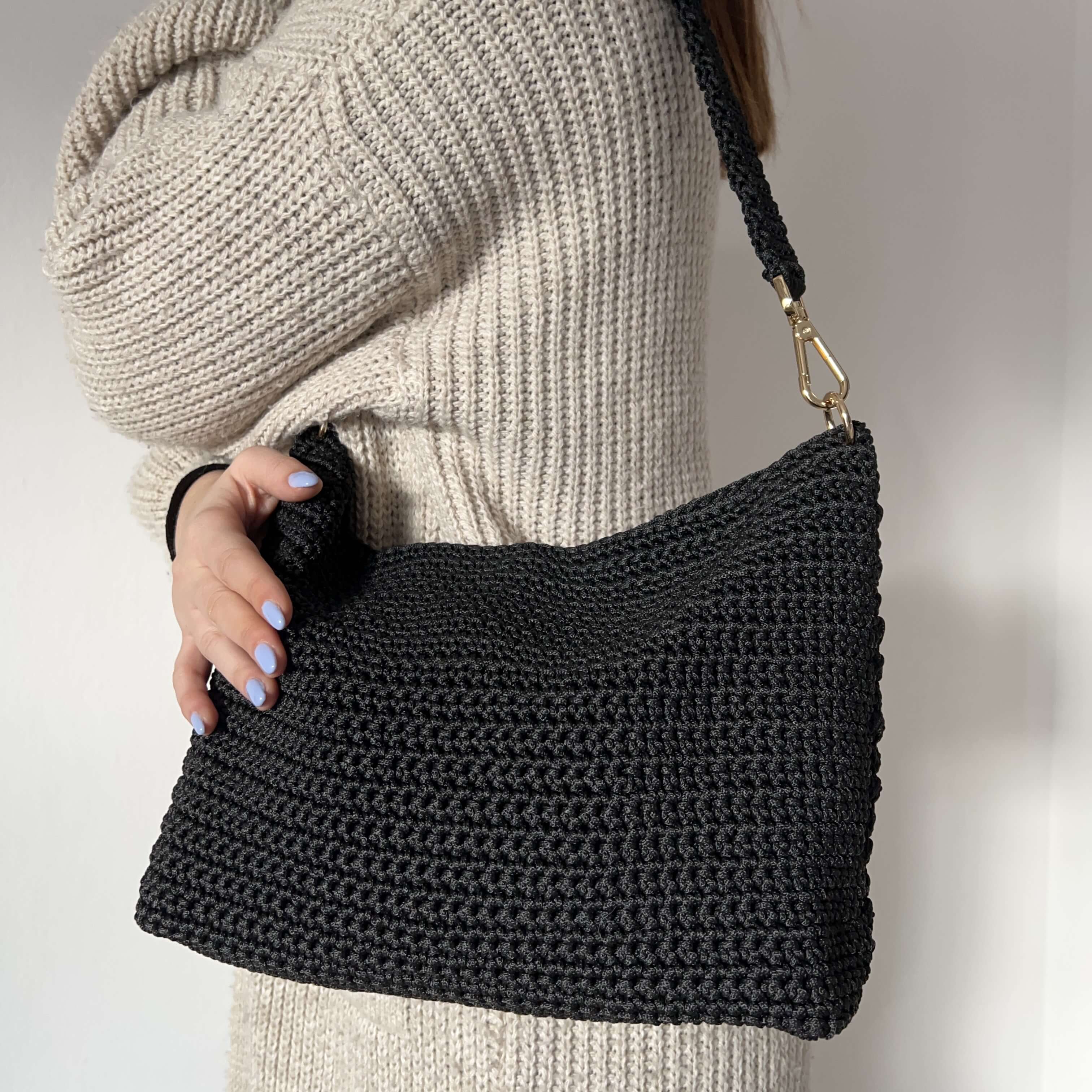 Kit con occorrente per realizzare all'uncinetto la borsa in cordino colorato