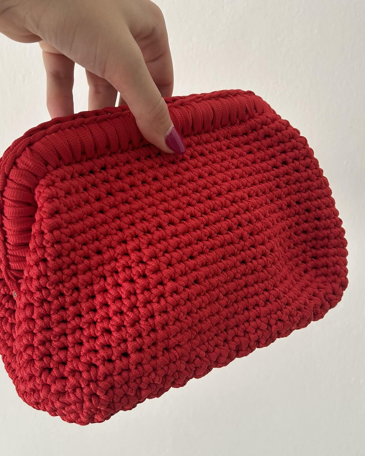Borsa Loretta all'uncinetto finita – clutch bag elegante con base rettangolare