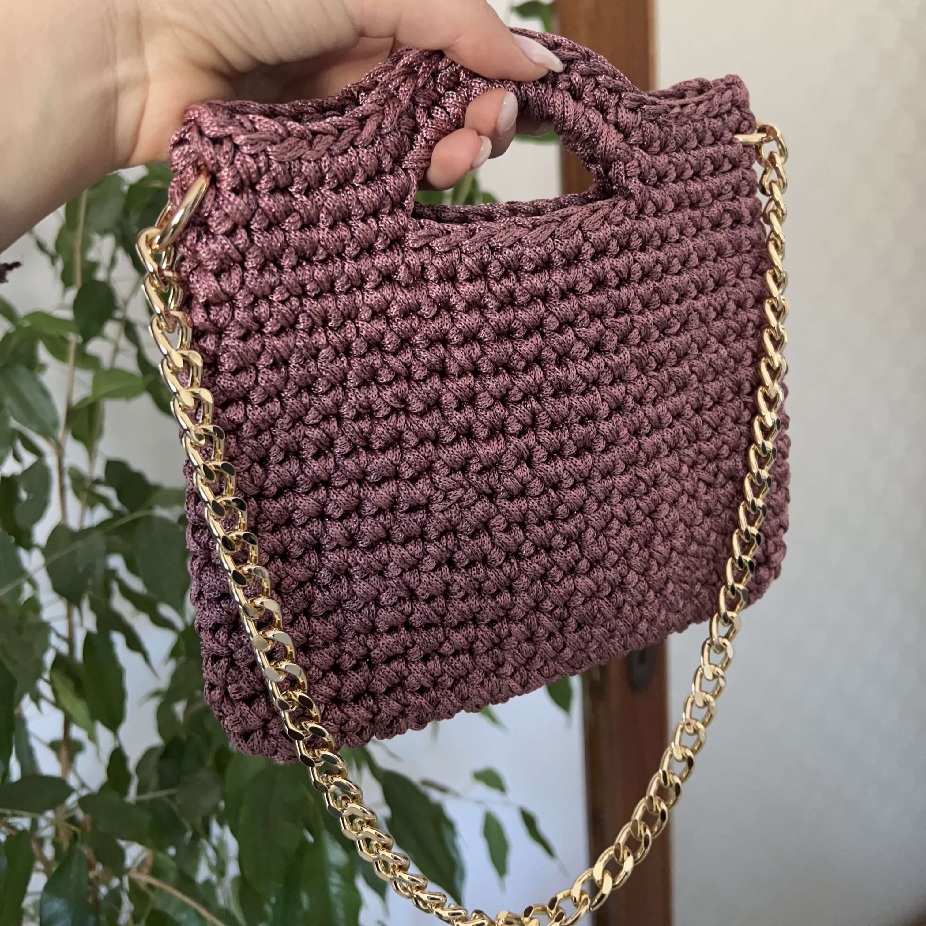 Kit con occorrente per realizzare all'uncinetto la borsa in cordino colorato