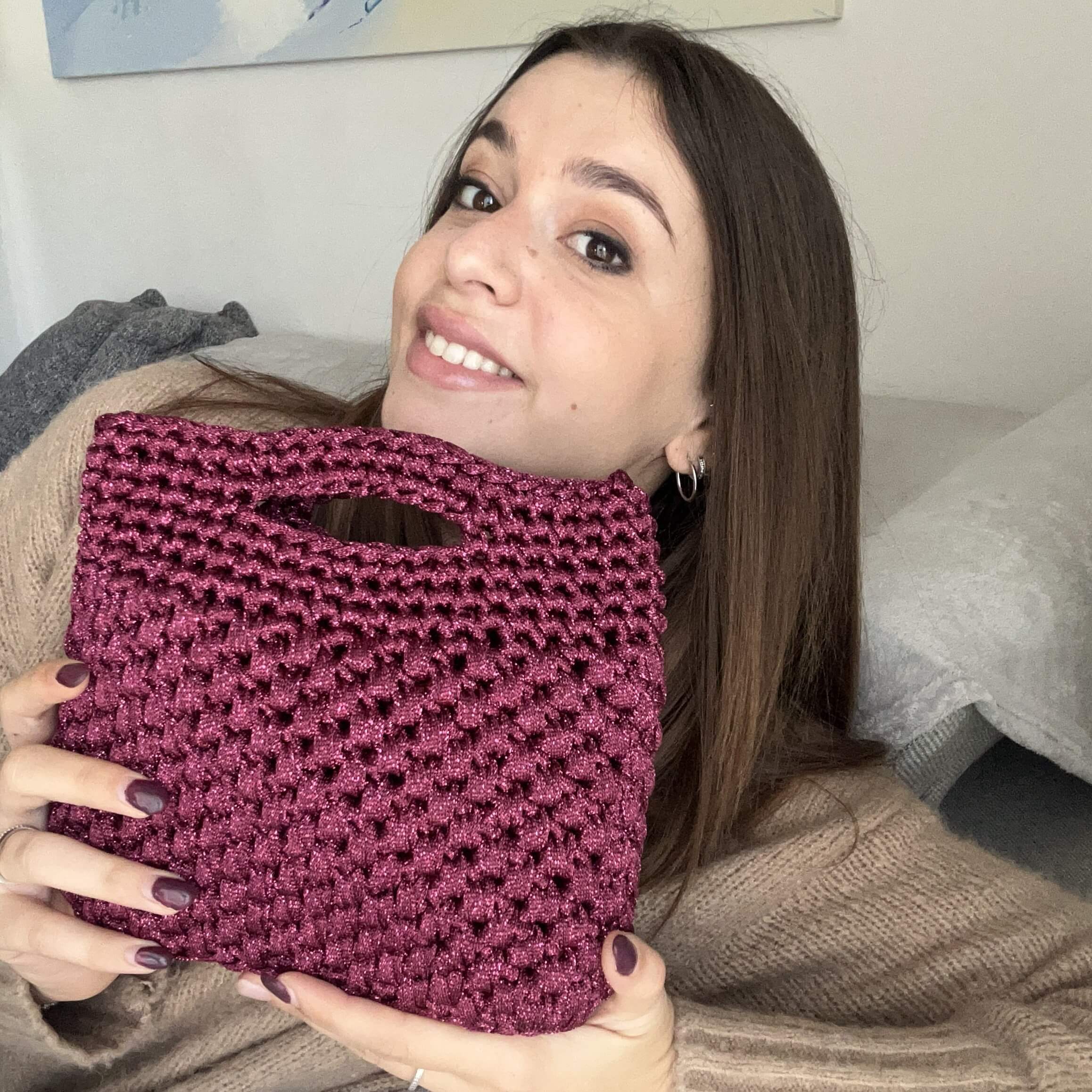 Kit con l'occorrente per realizzare una borsa all'uncinetto con pandorino