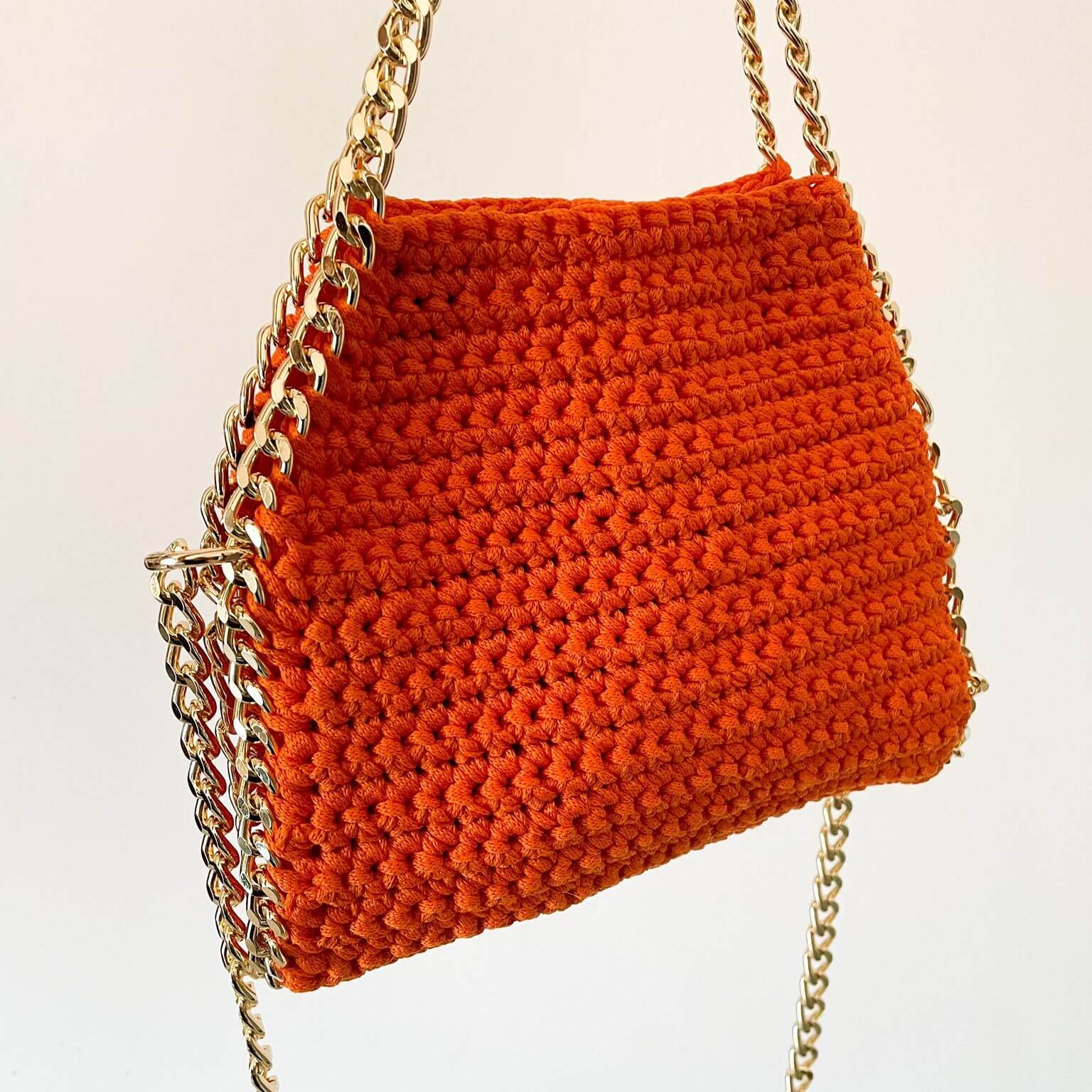 Kit con tutto l'occorrente per realizzare la borsa Stella all'uncinetto, con materiale made in Italy