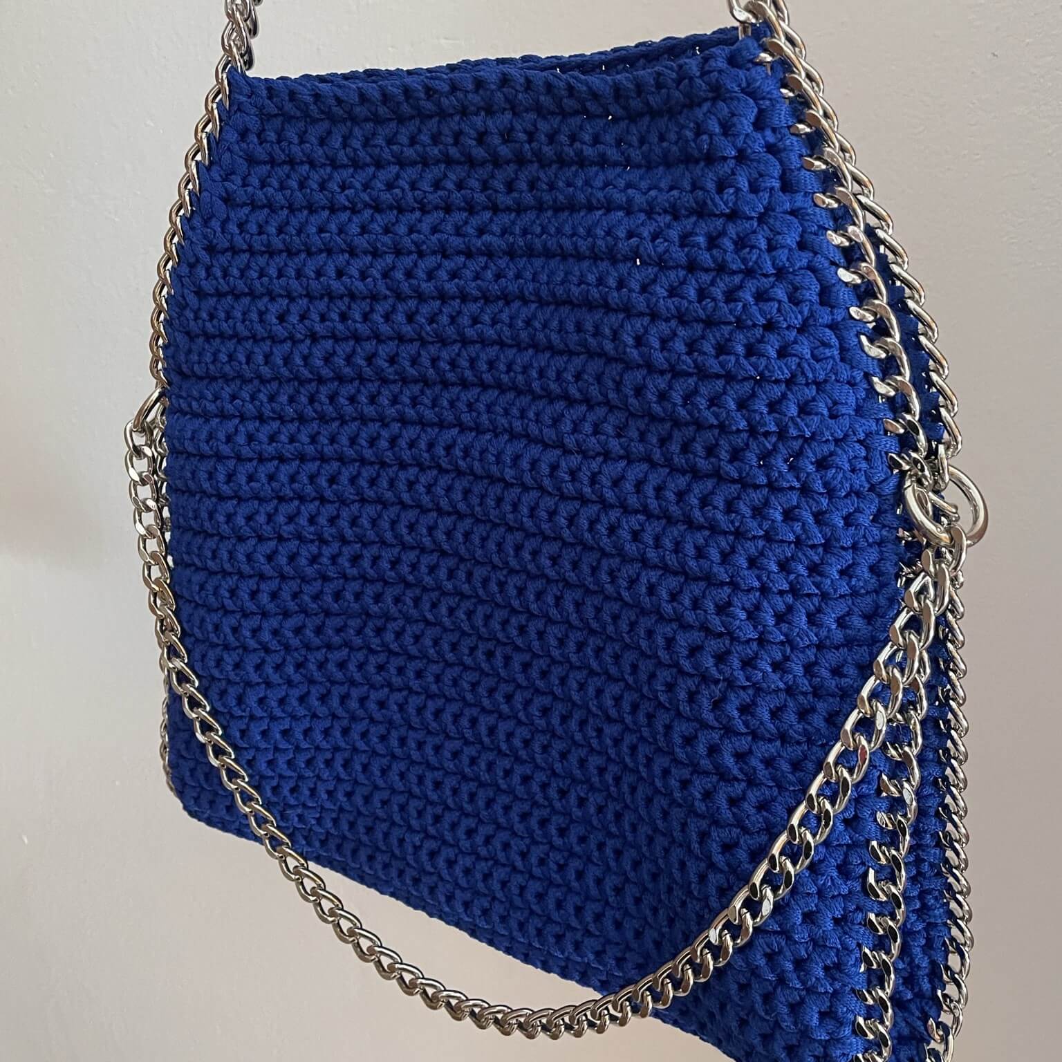 Kit con tutto l'occorrente per realizzare la borsa Stella all'uncinetto, con materiale made in Italy