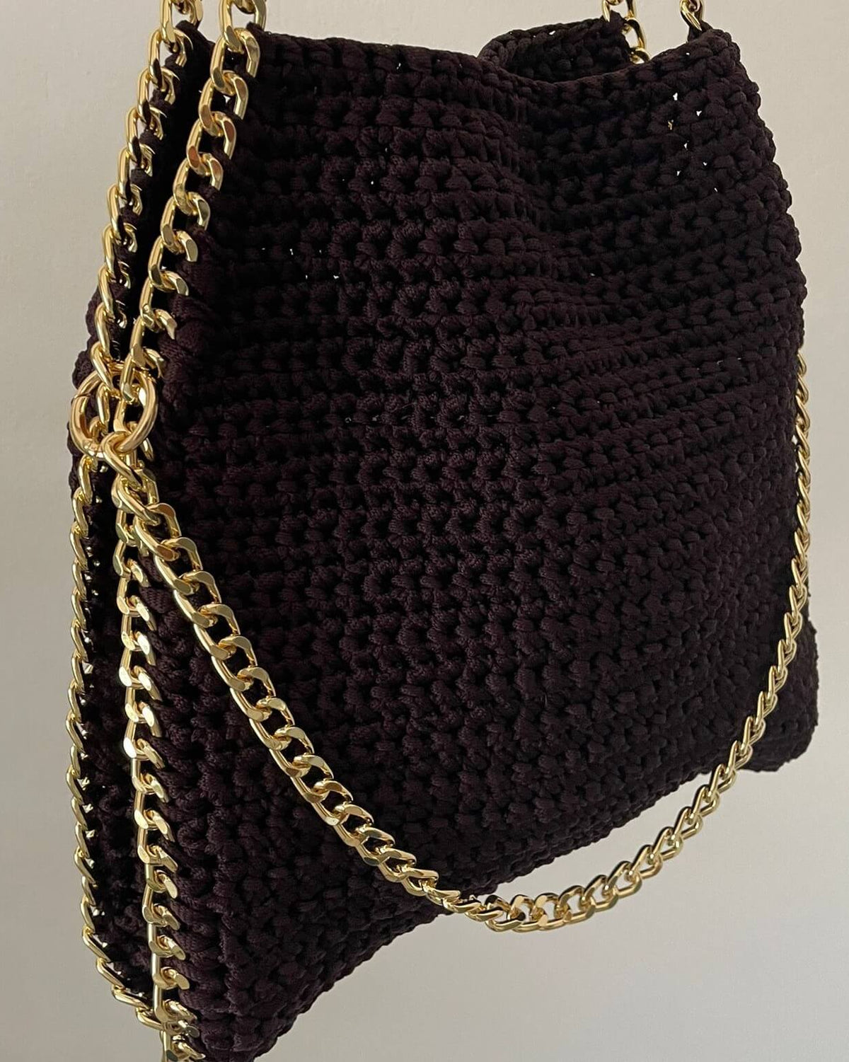 Kit con tutto l'occorrente per realizzare la borsa Stella all'uncinetto, con materiale made in Italy