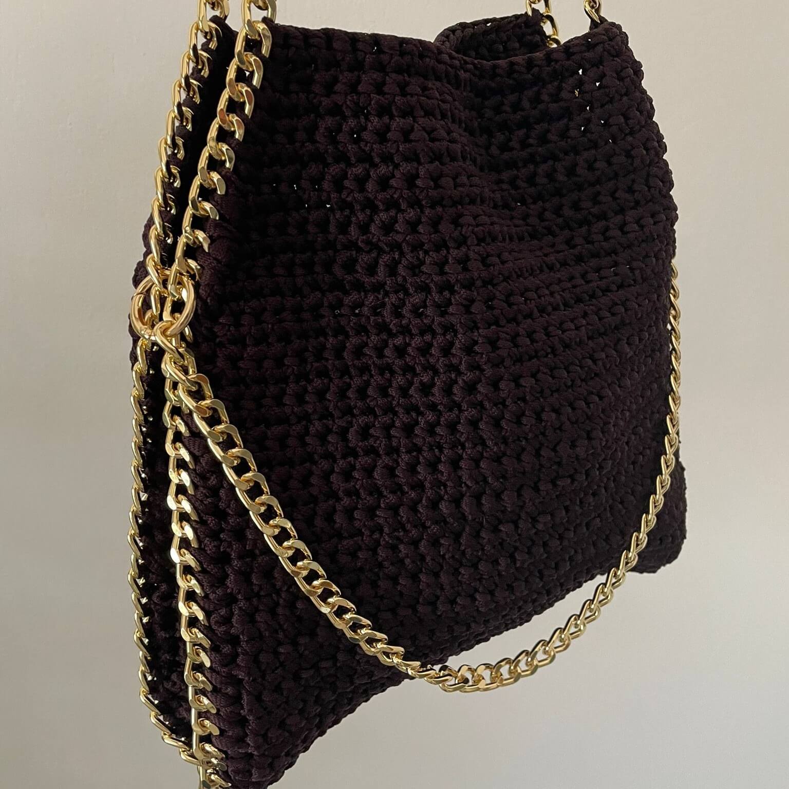 Kit con tutto l'occorrente per realizzare la borsa Stella all'uncinetto, con materiale made in Italy