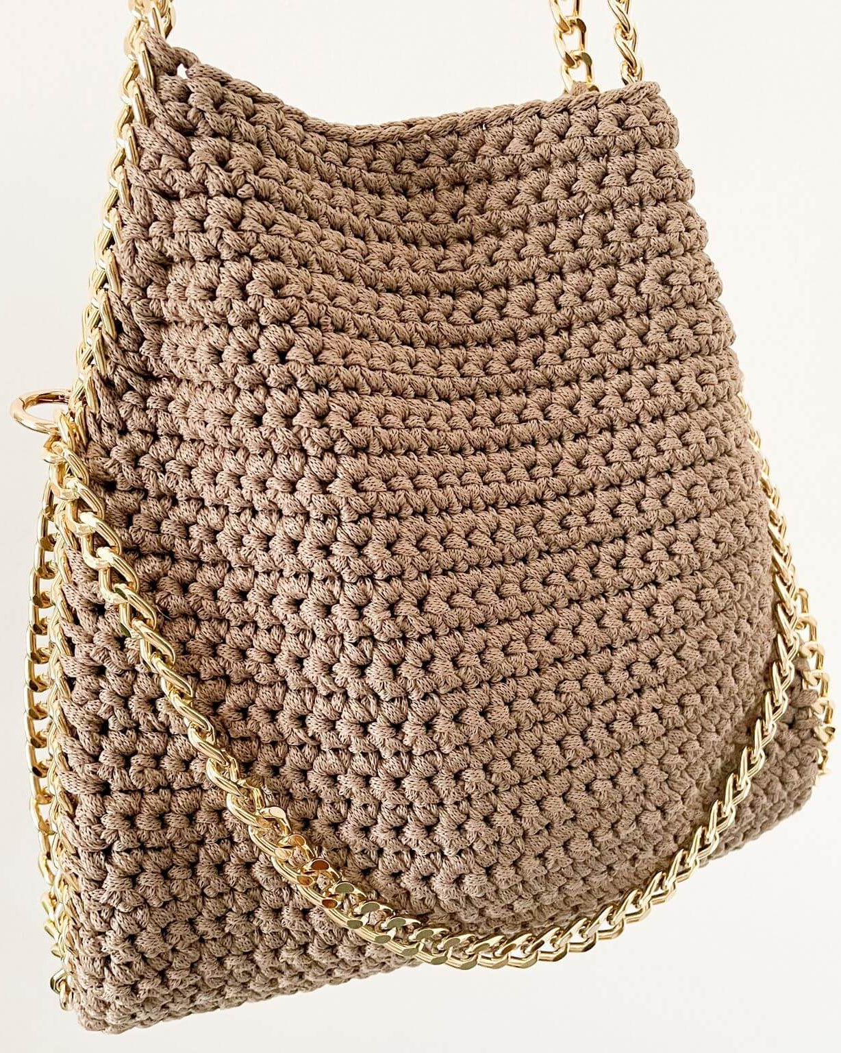 Kit con tutto l'occorrente per realizzare la borsa Stella all'uncinetto, con materiale made in Italy