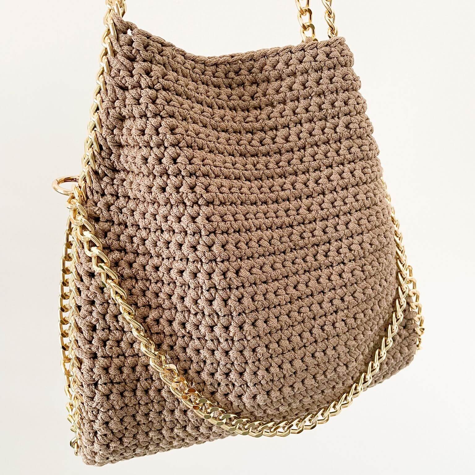 Kit con tutto l'occorrente per realizzare la borsa Stella all'uncinetto, con materiale made in Italy