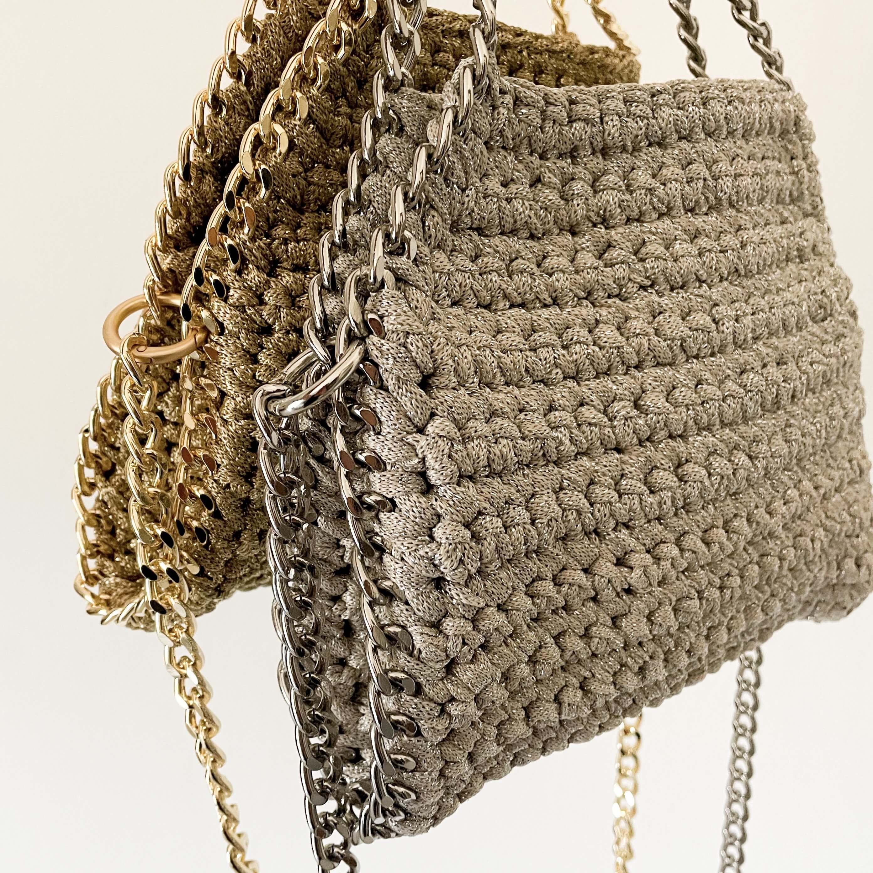 Kit completo per realizzare la borsa stella, una borsa all'uncinetto a spalla con catena