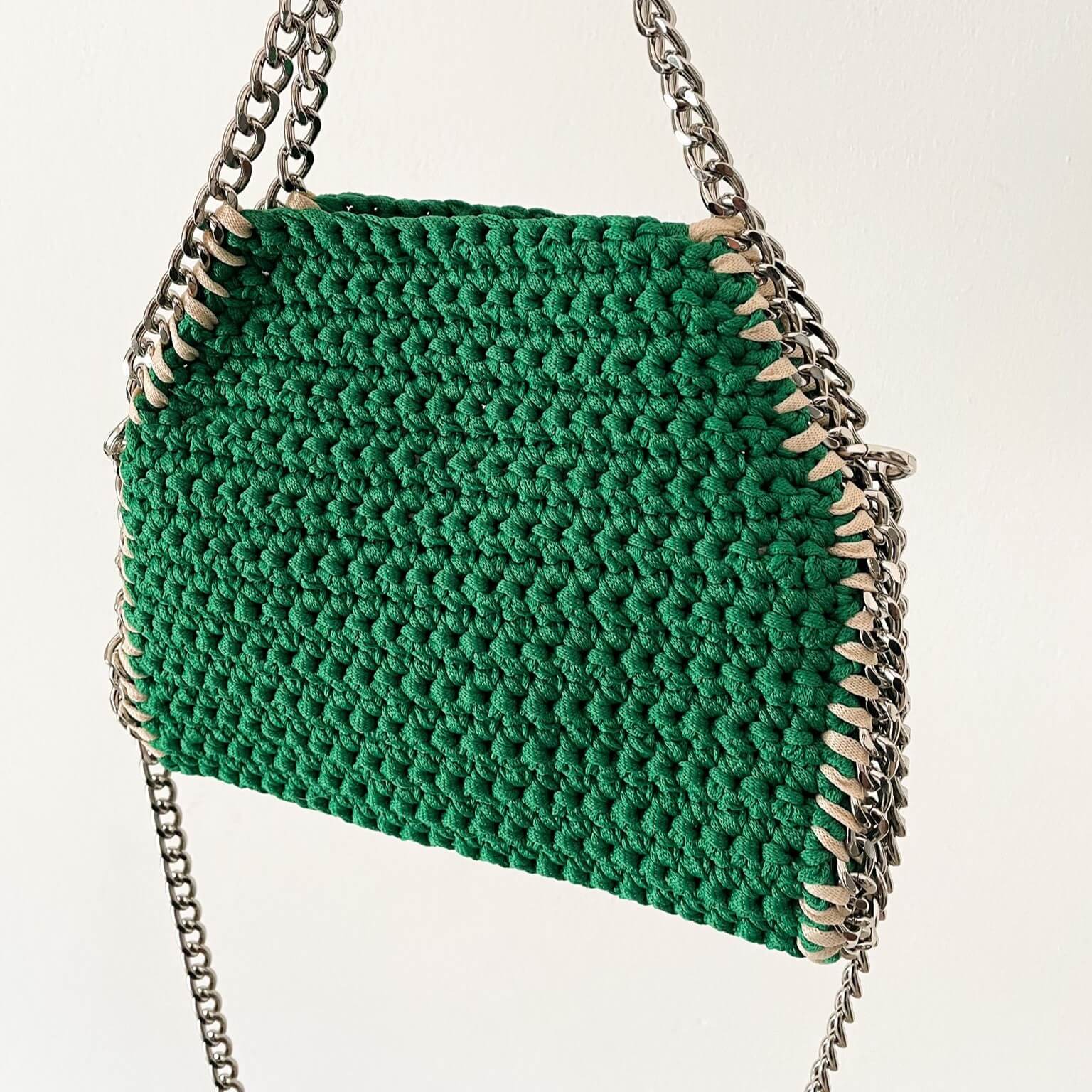 Kit con tutto l'occorrente per realizzare la borsa Stella all'uncinetto, con materiale made in Italy