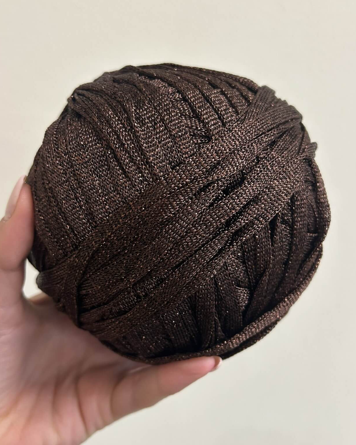 Fettuccia cioccolato lurex a forma di tubolare per realizzare borse all'uncinetto